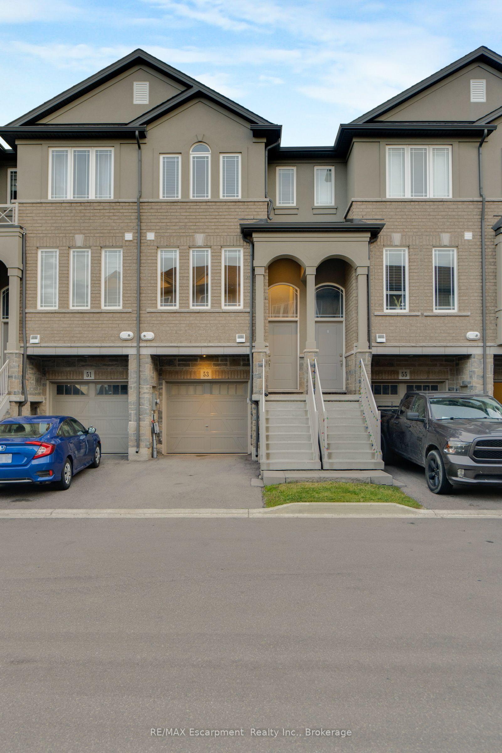 53 Aquarius Crescent — photo 1