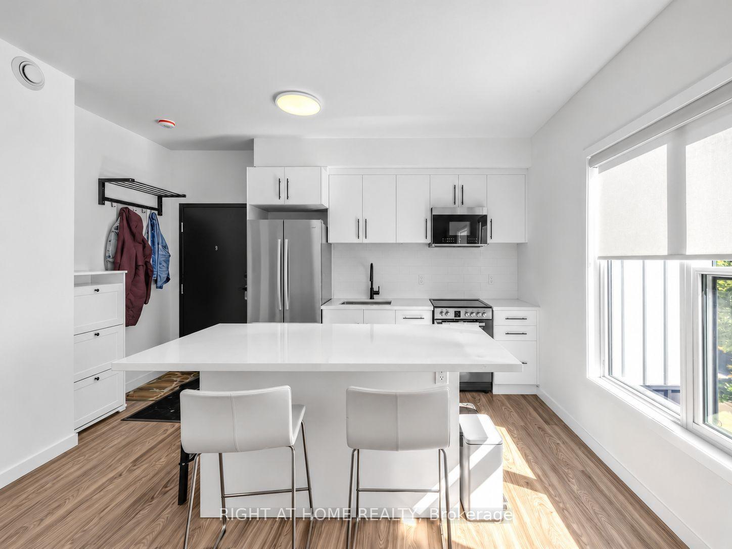148 Glenlake Avenue 9 #9, Toronto — Detached for lease, photo 1