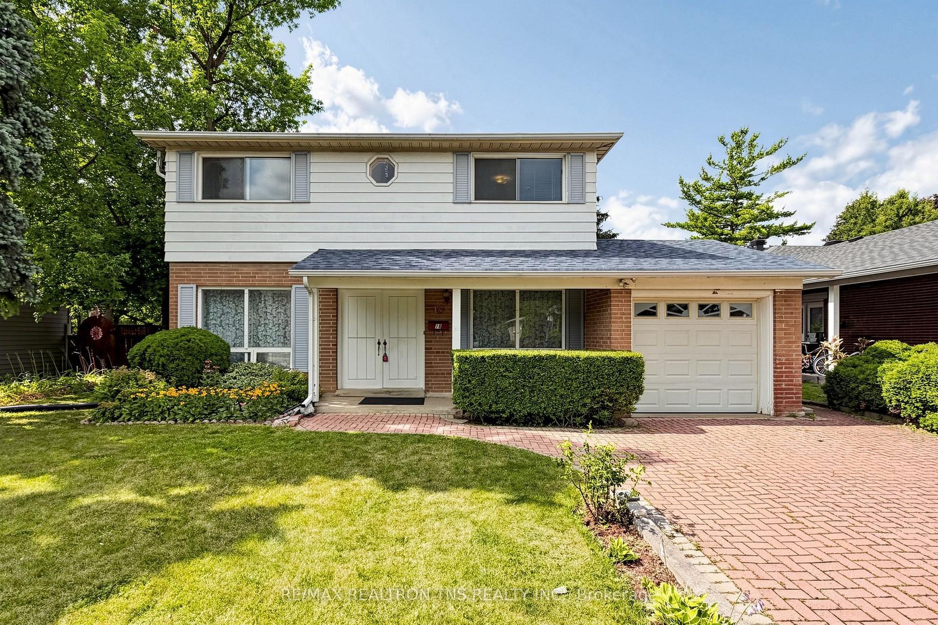 18 Lisburn Crescent, Toronto — Detached for sale, photo 1