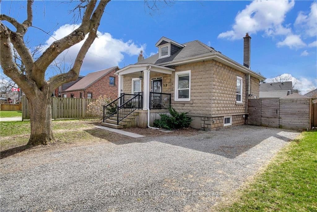 12 Murdoch Street — photo 1