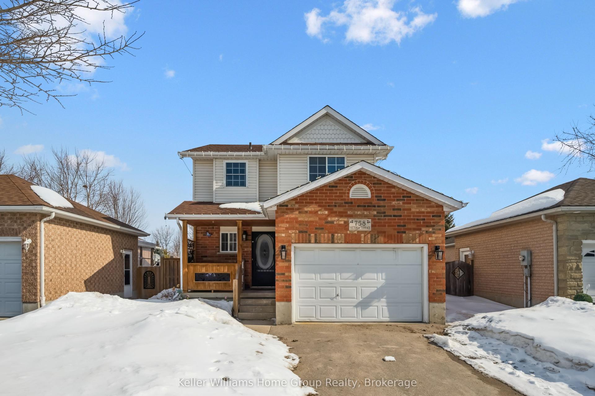 758 Victoria Terrace — photo 1