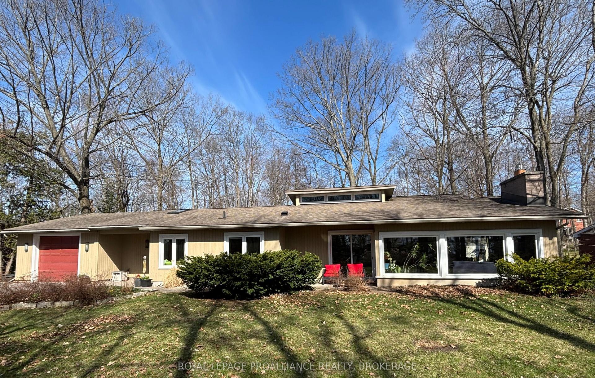 27 Riverside Drive — photo 1