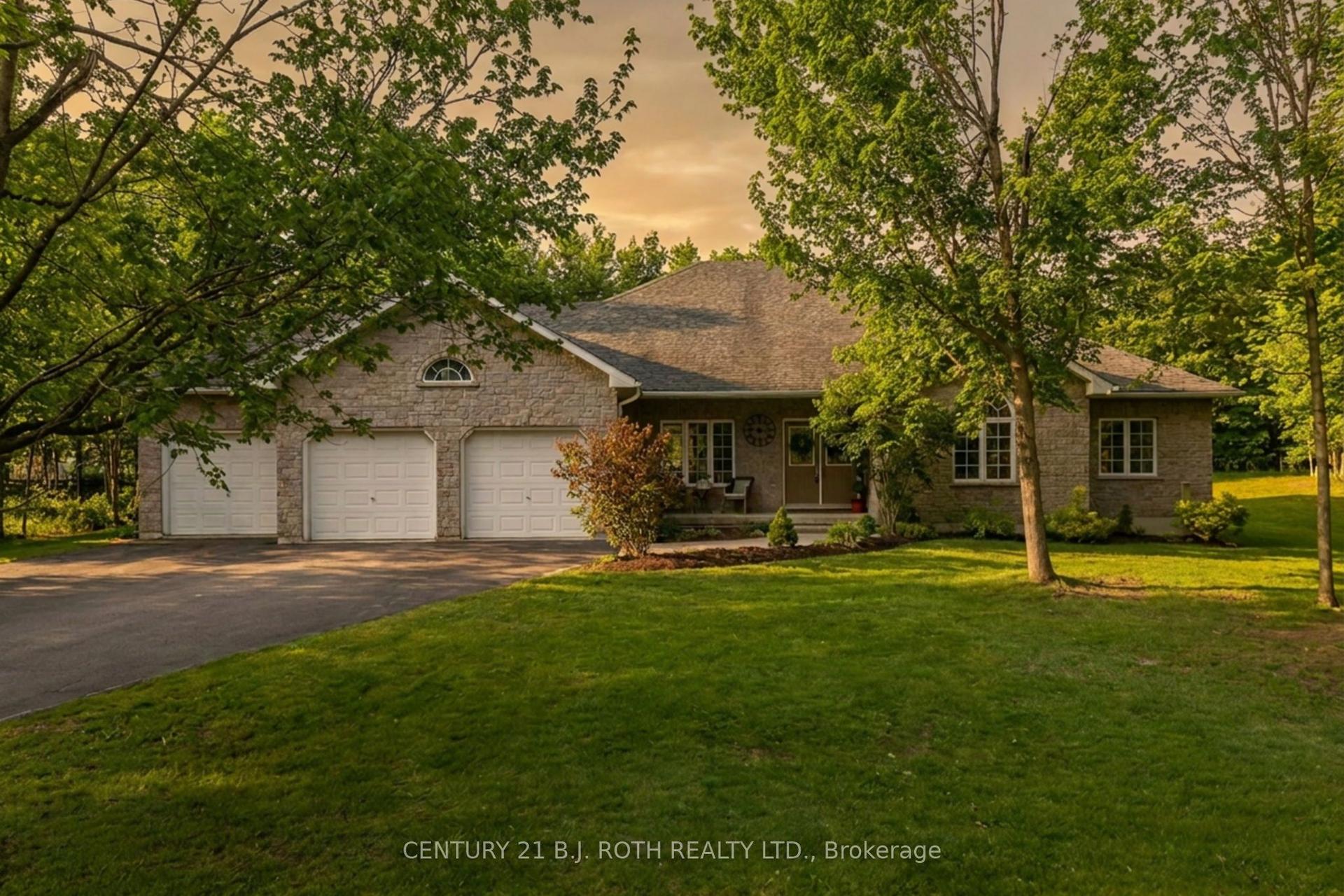 6 Hemlock Crescent — photo 1