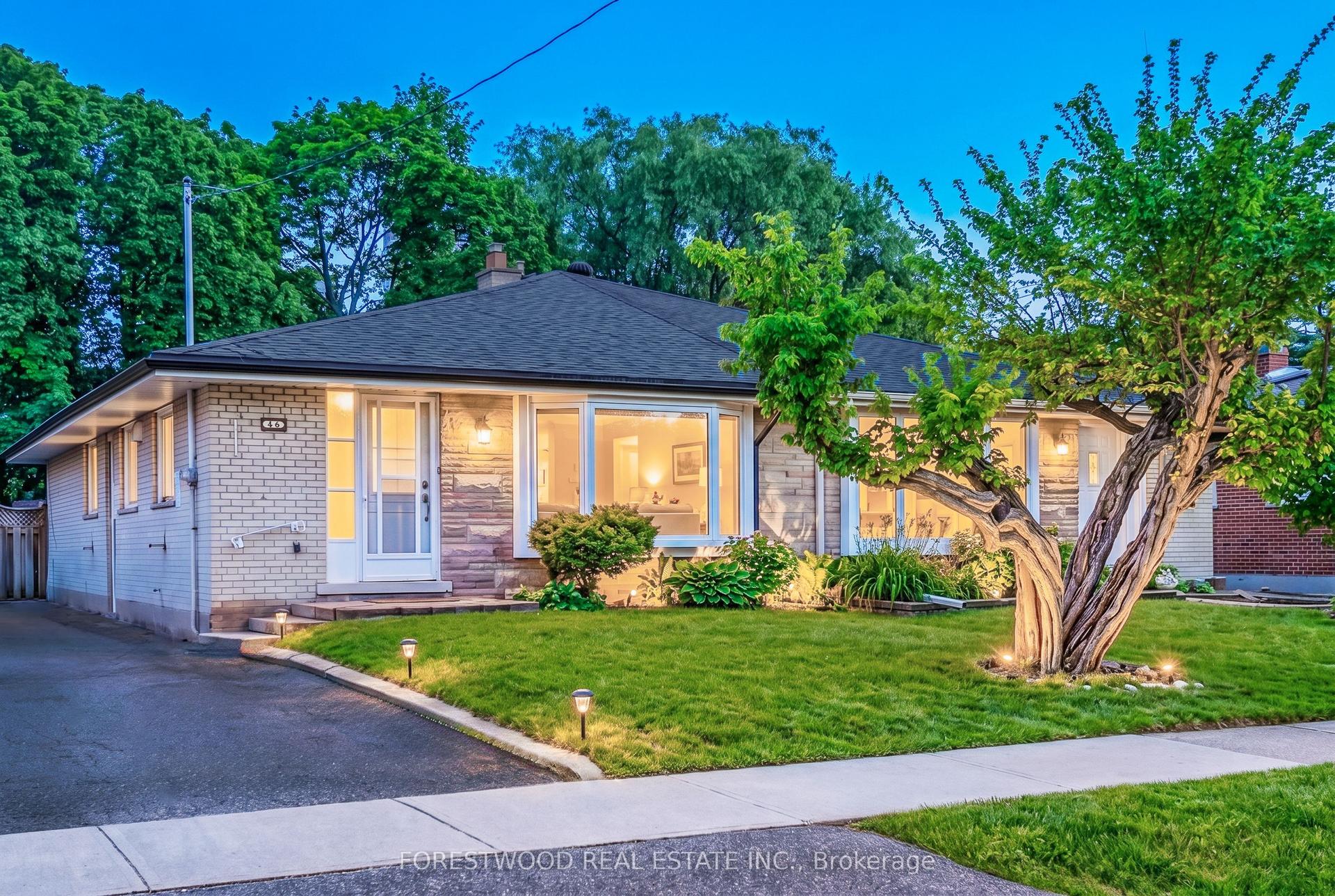 22 Lormar Drive, Toronto — Semi-Detached for sale, photo 1