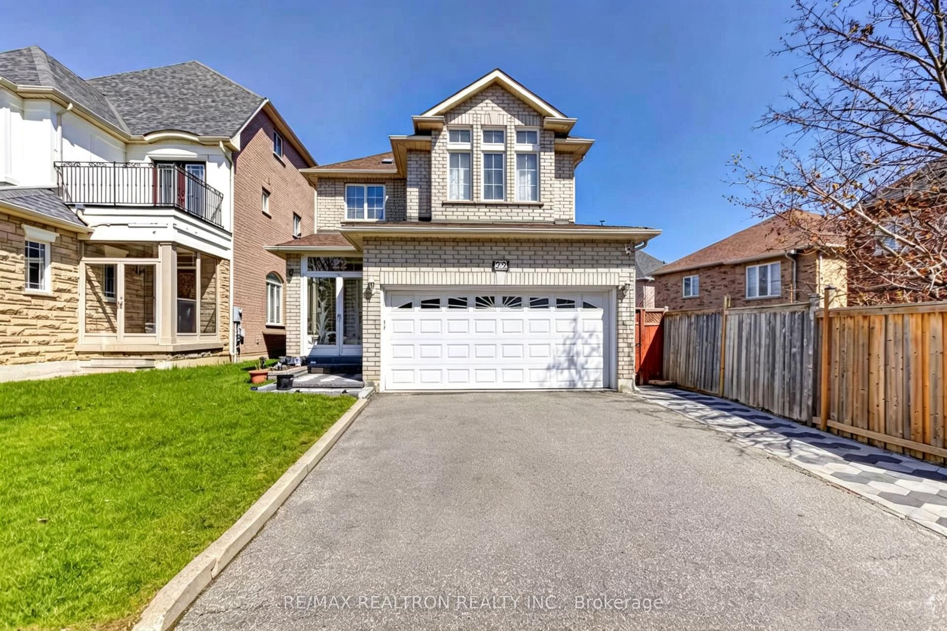 22 Copperstone Crescent — photo 1