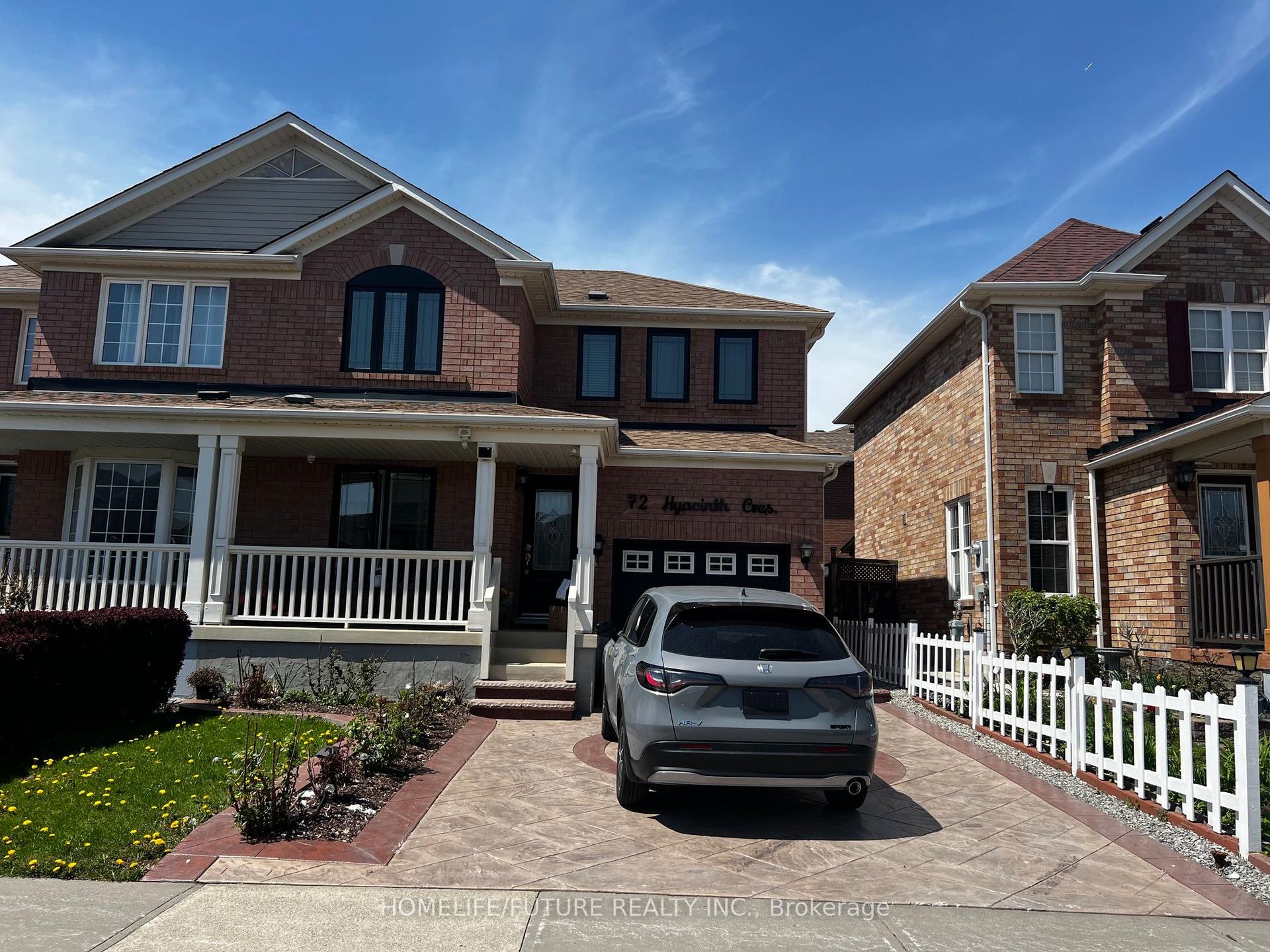 72 Hyacinth Crescent — photo 1