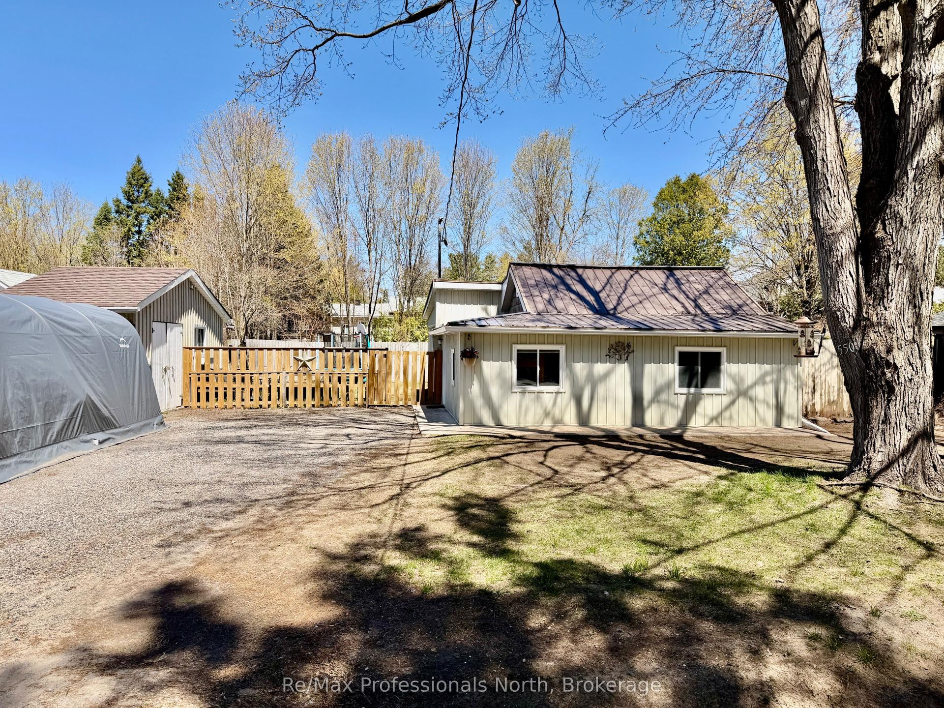 550 PINEDALE Road — photo 1