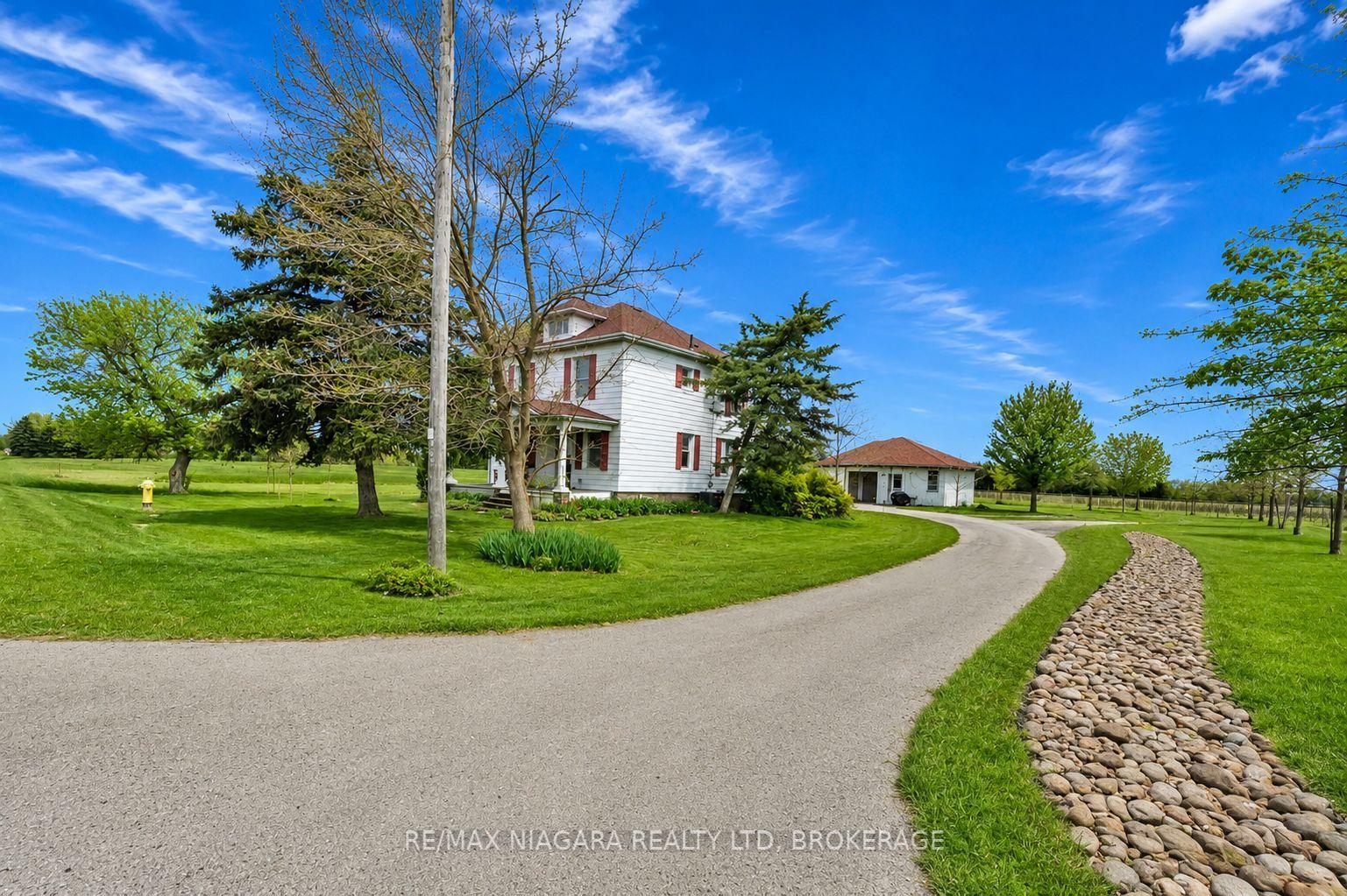 1068 Niagara Stone Road — photo 1