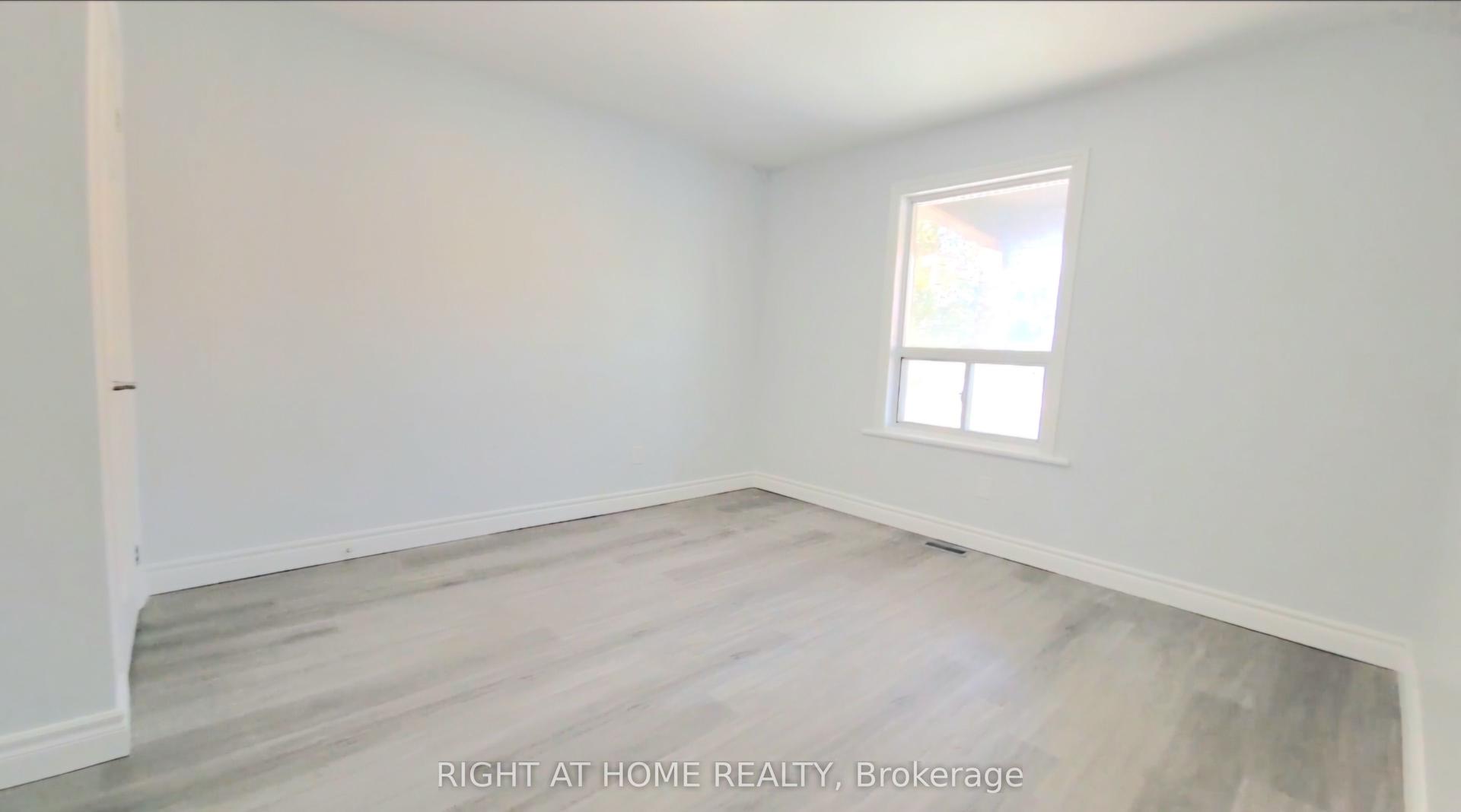 23 Lumbervale Avenue Main #Main, Toronto — Semi-Detached for lease, photo 1