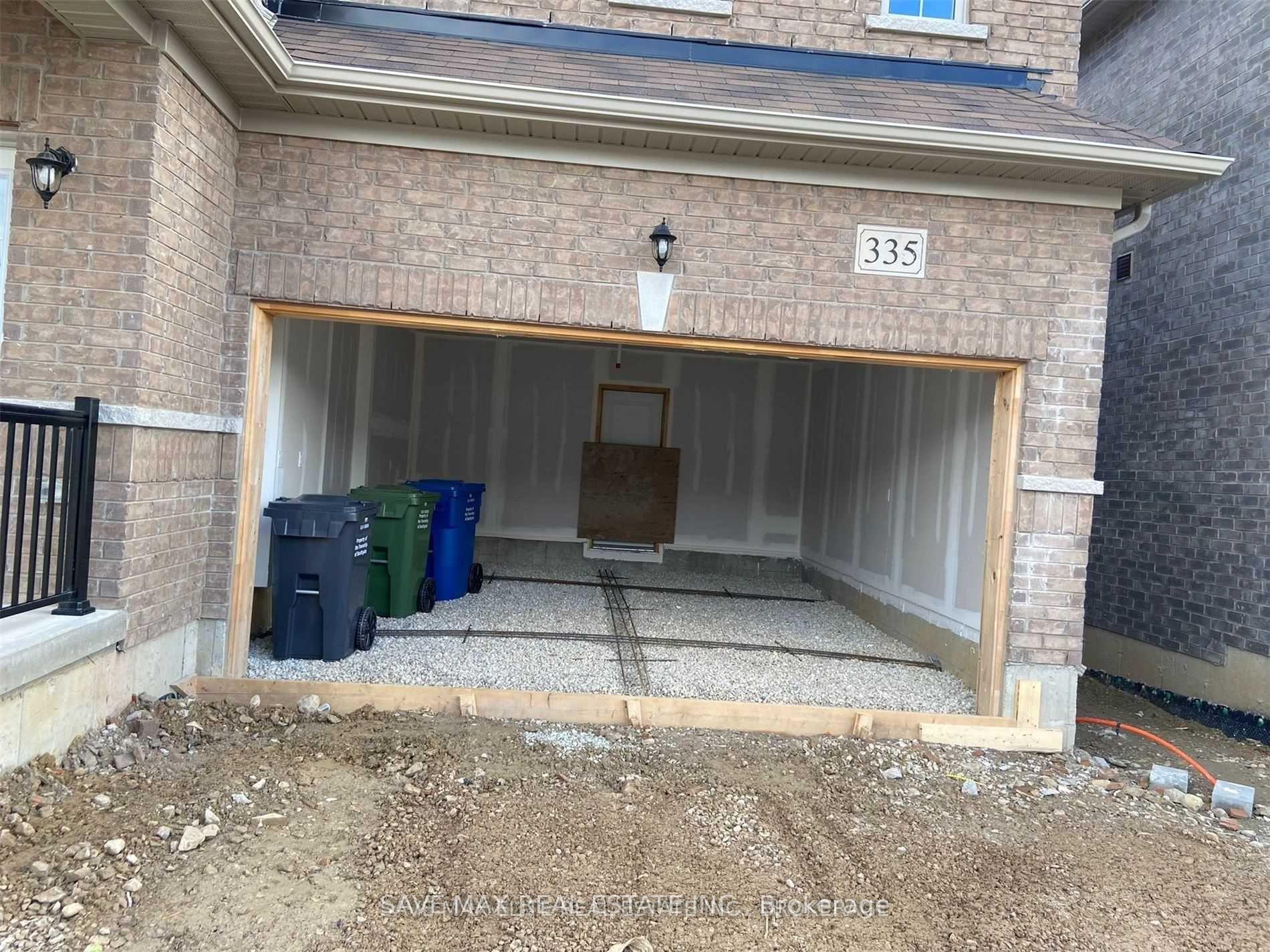 335 Ridley Crescent — photo 1