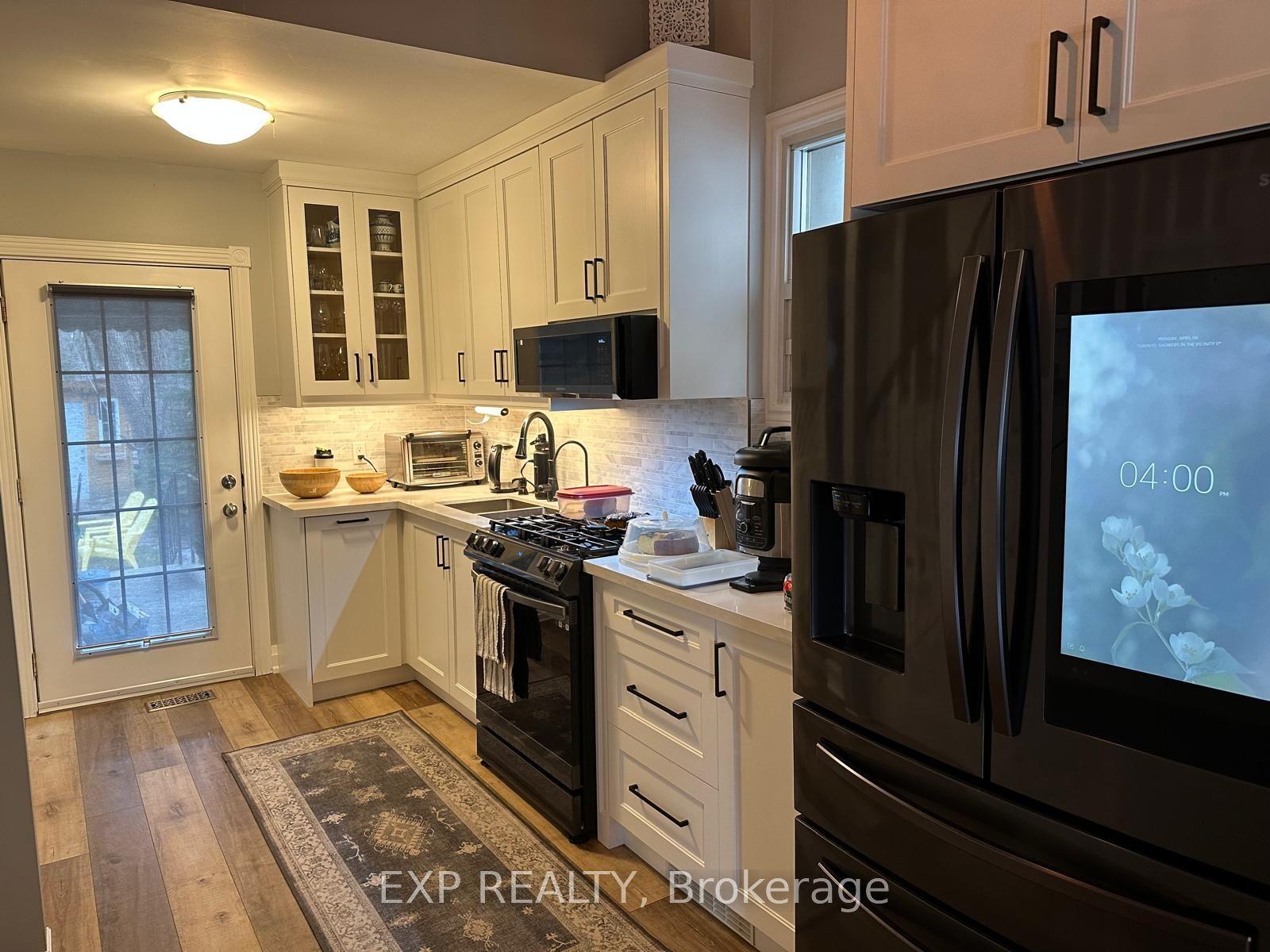 172 Eileen Avenue, Toronto — Detached for sale, photo 1