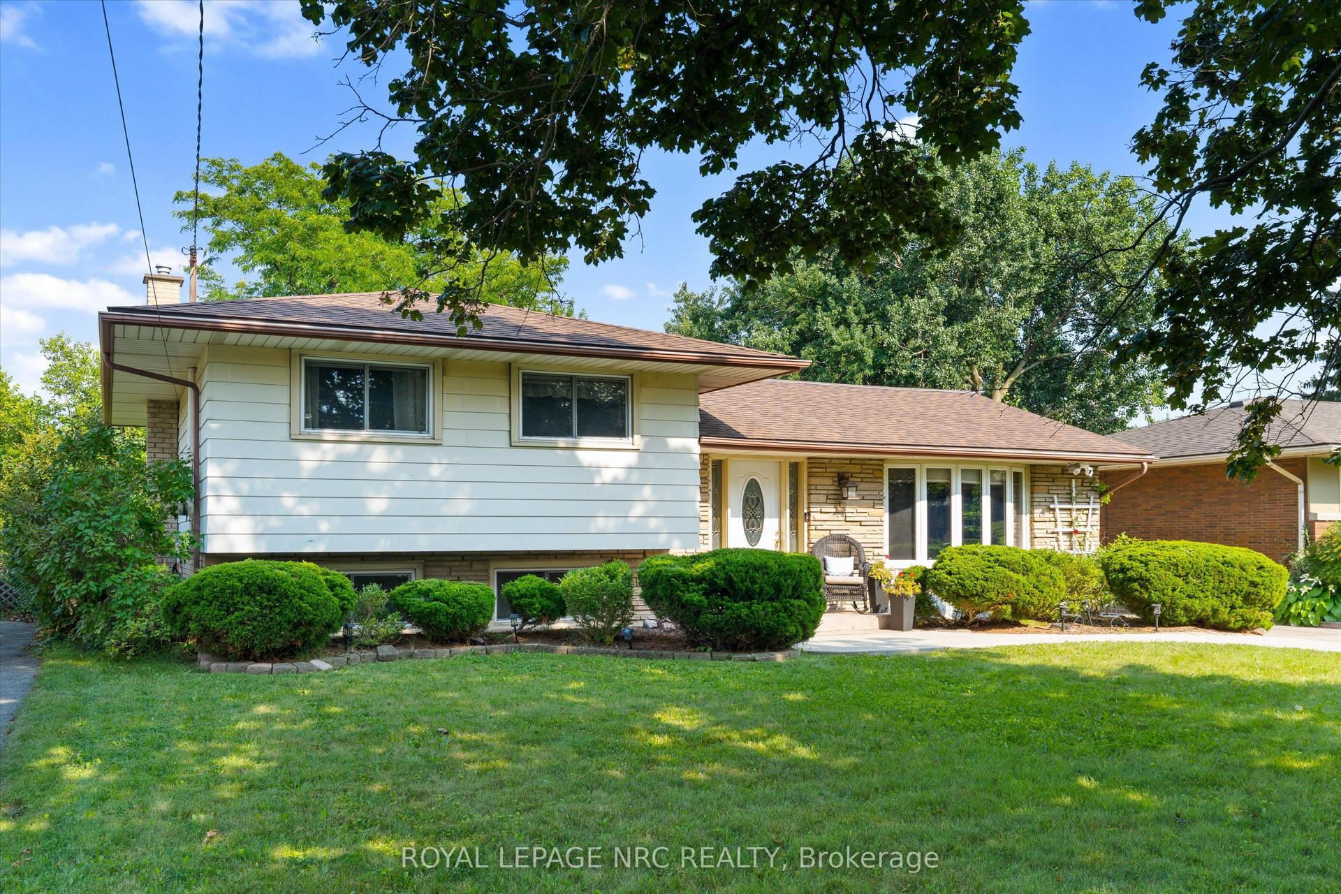 17 Joanna Drive, St. Catharines — Detached for sale, photo 1