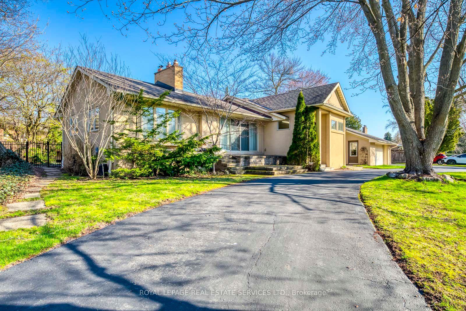 1327 Sedgewick Crescent — photo 1