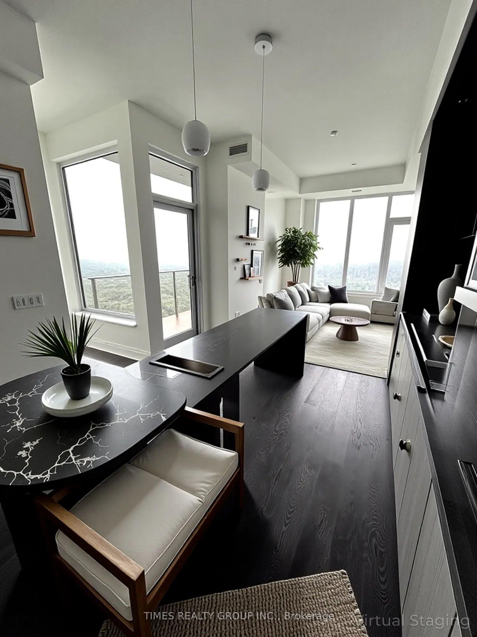 11 Yorkville Avenue 5804 #5804 — photo 1