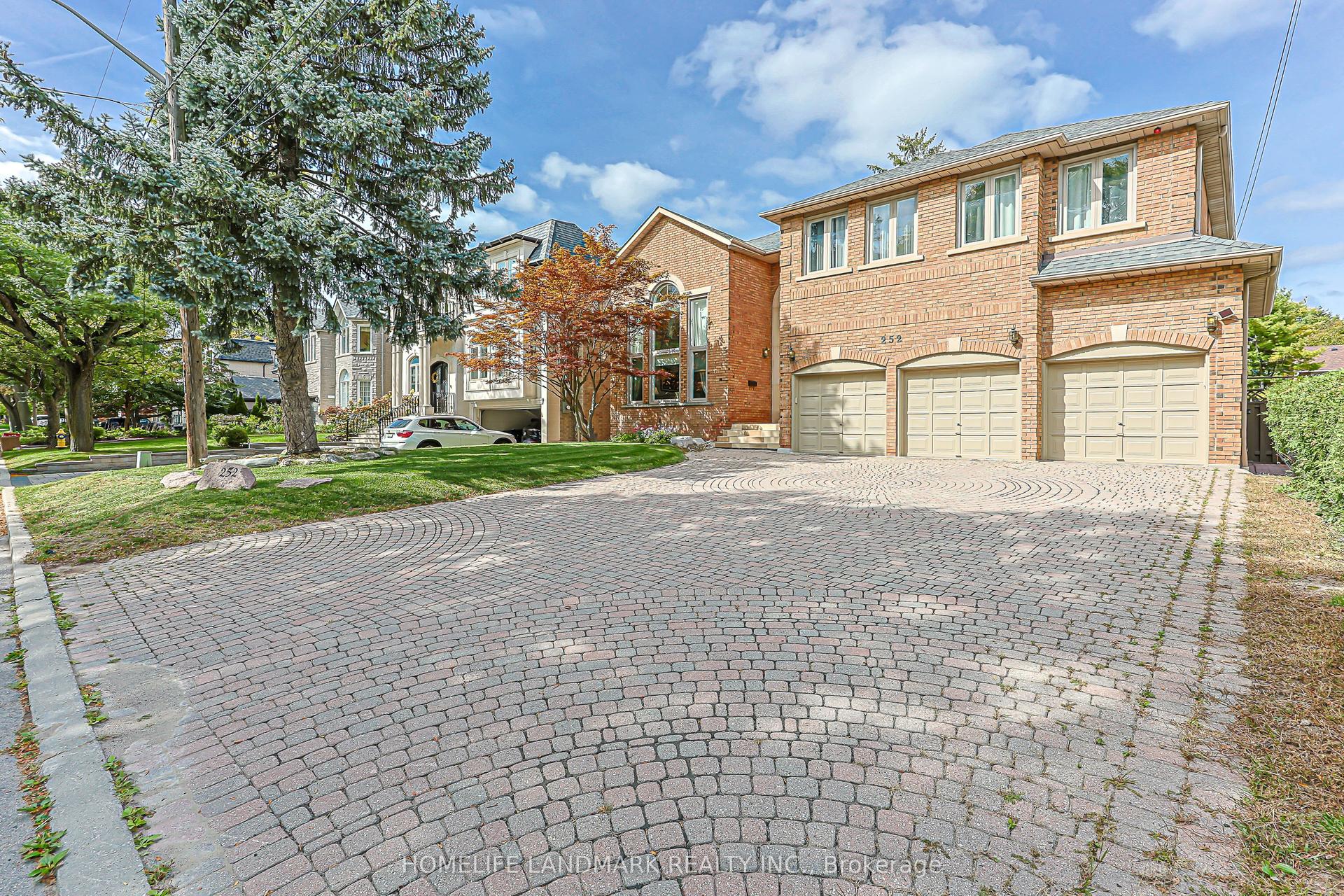 252 Dunview Avenue N, Toronto — Detached for sale, photo 1