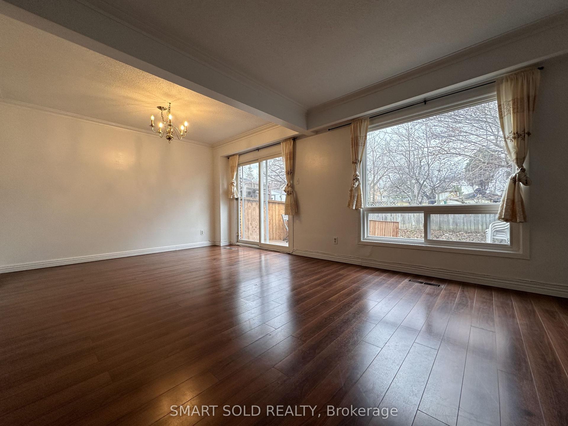 117 Micmac Crescent, Toronto — Semi-Detached for lease, photo 1