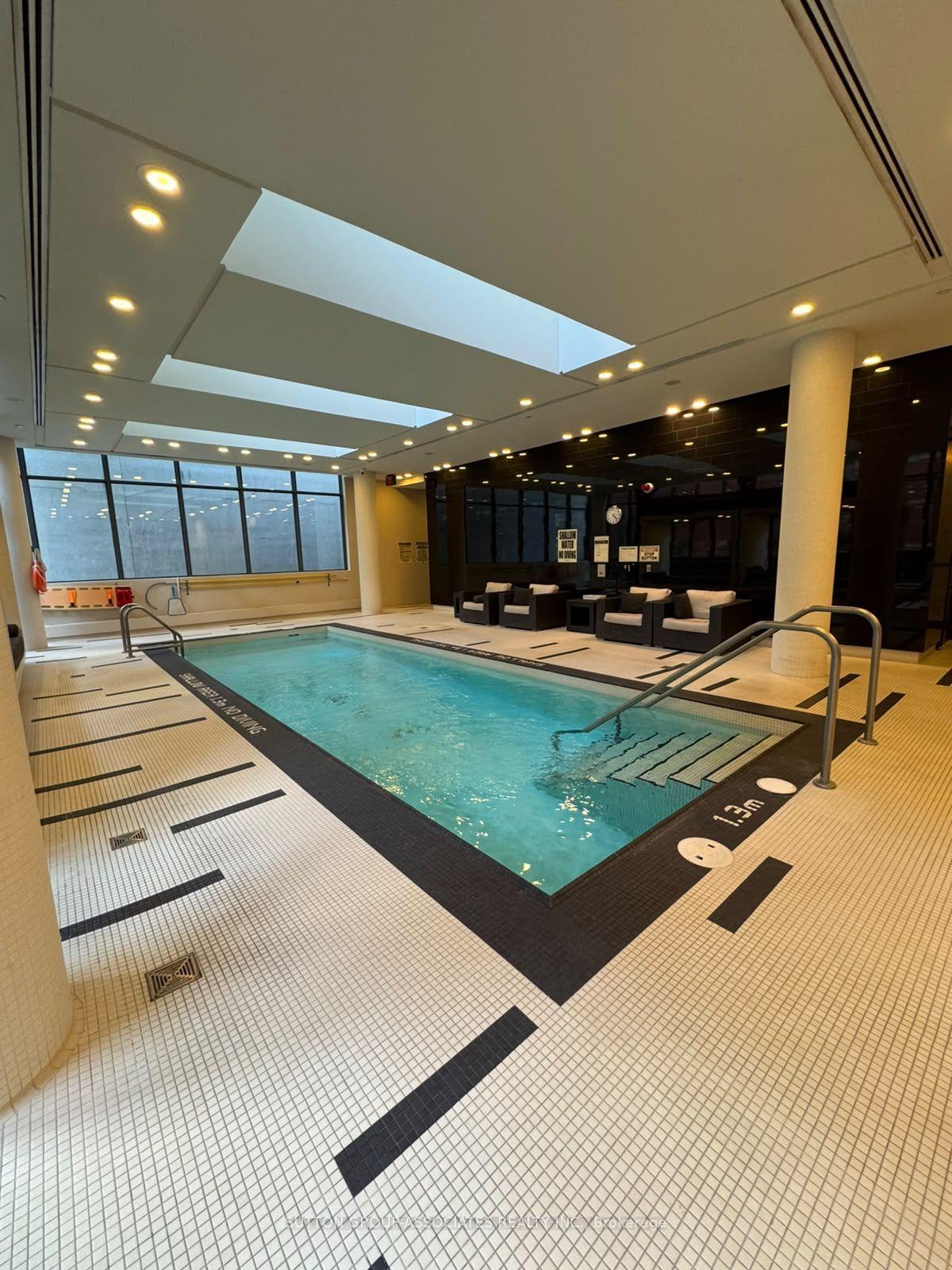 770 Bay Street 2411 #2411, Toronto — Condo for sale, photo 1