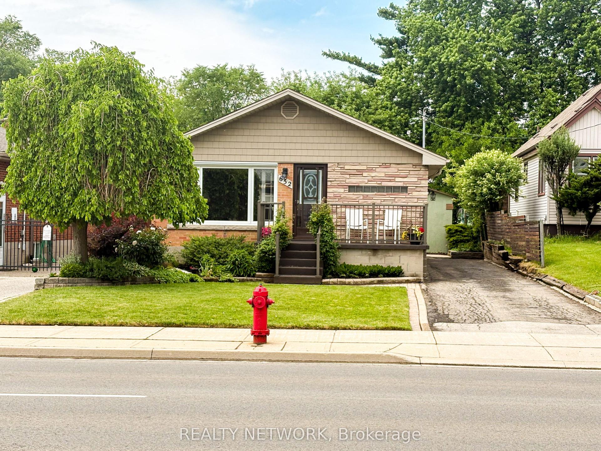 652 Upper Wentworth Street, Hamilton — Detached for sale, photo 1