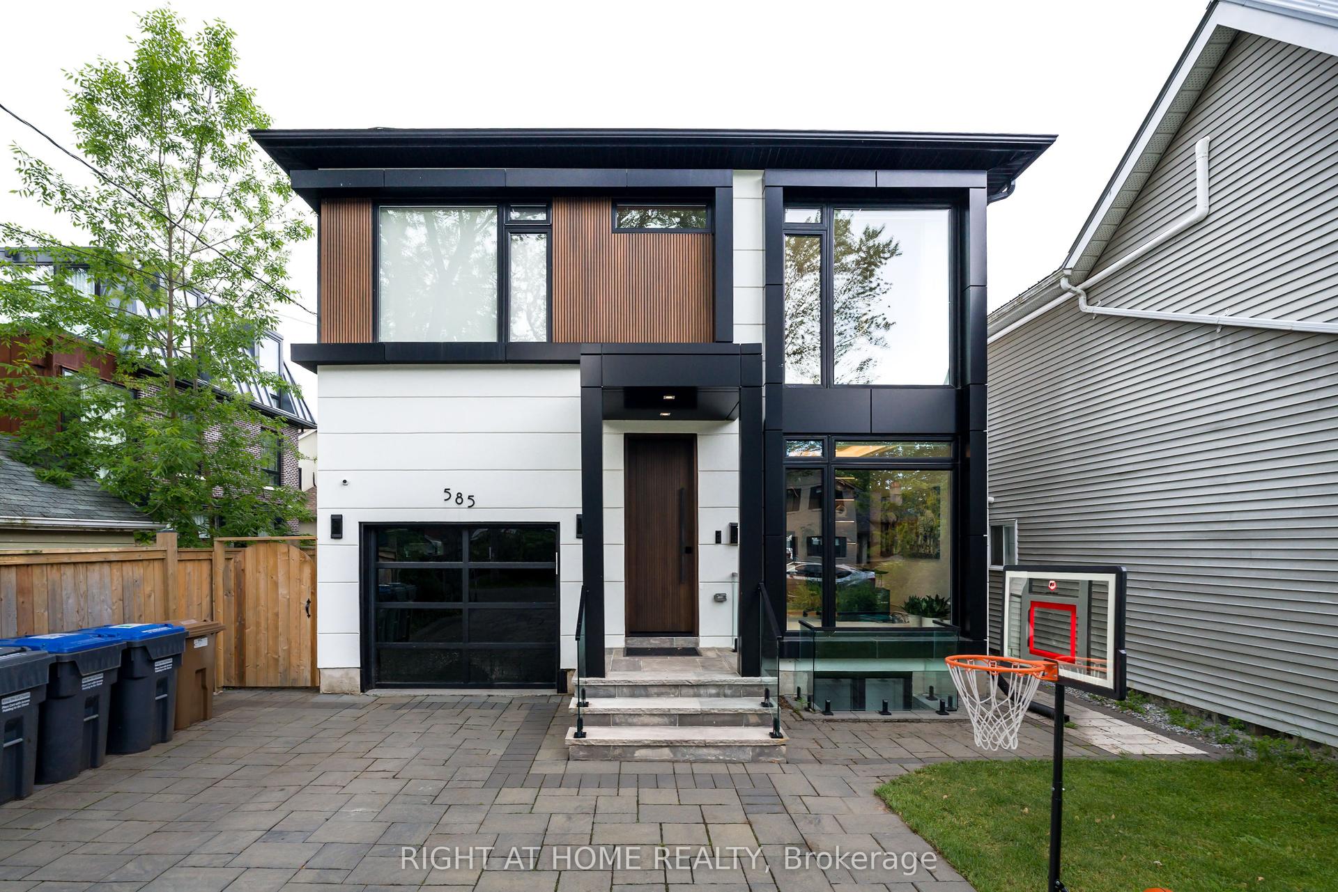 585 Montbeck Crescent — photo 1