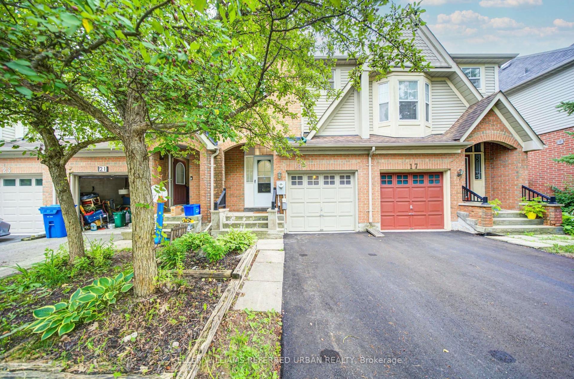 19 Evelyn Buck Lane, Aurora — Townhouse for sale, photo 1