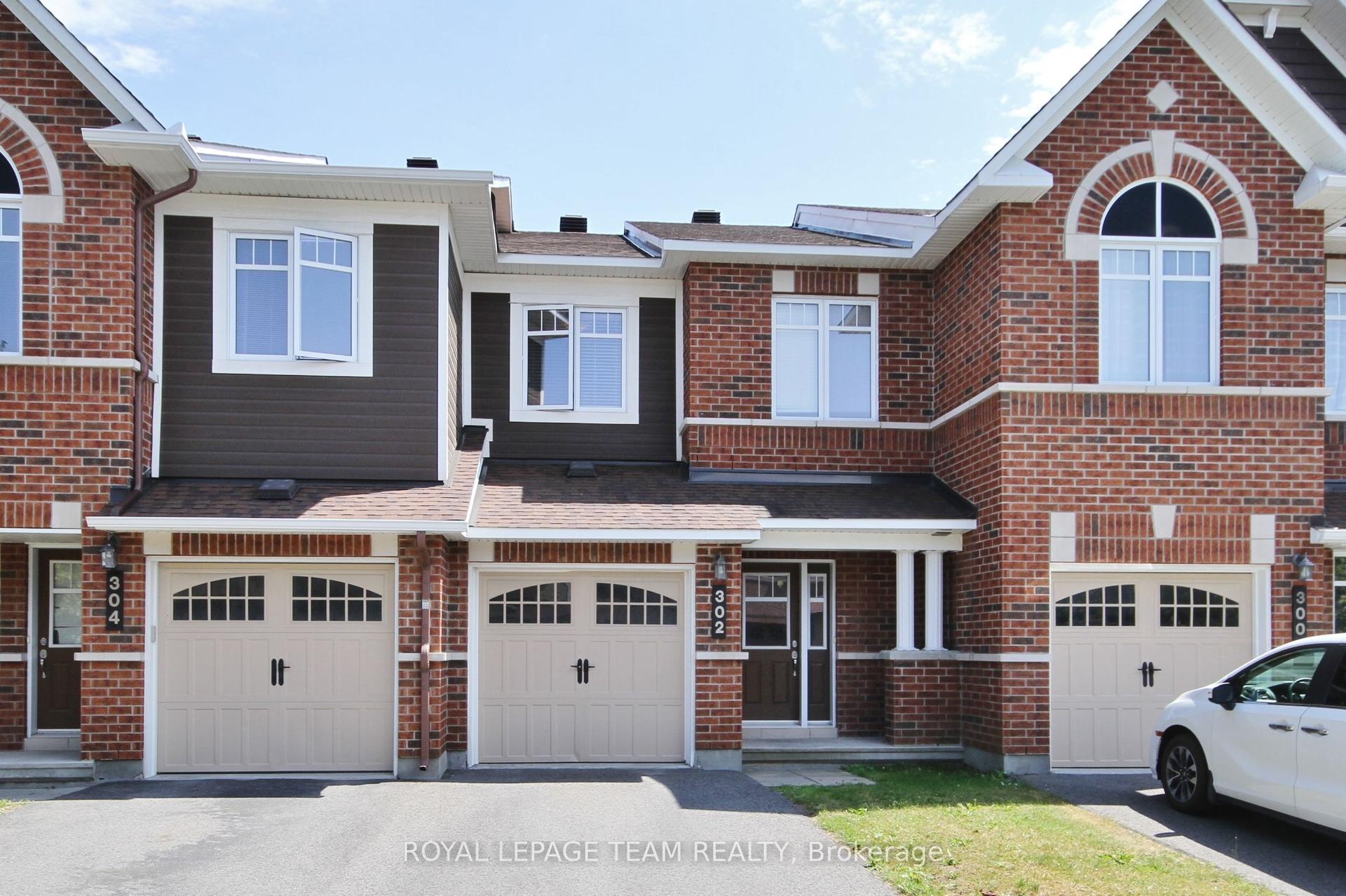 302 TOURMALINE Crescent — photo 1