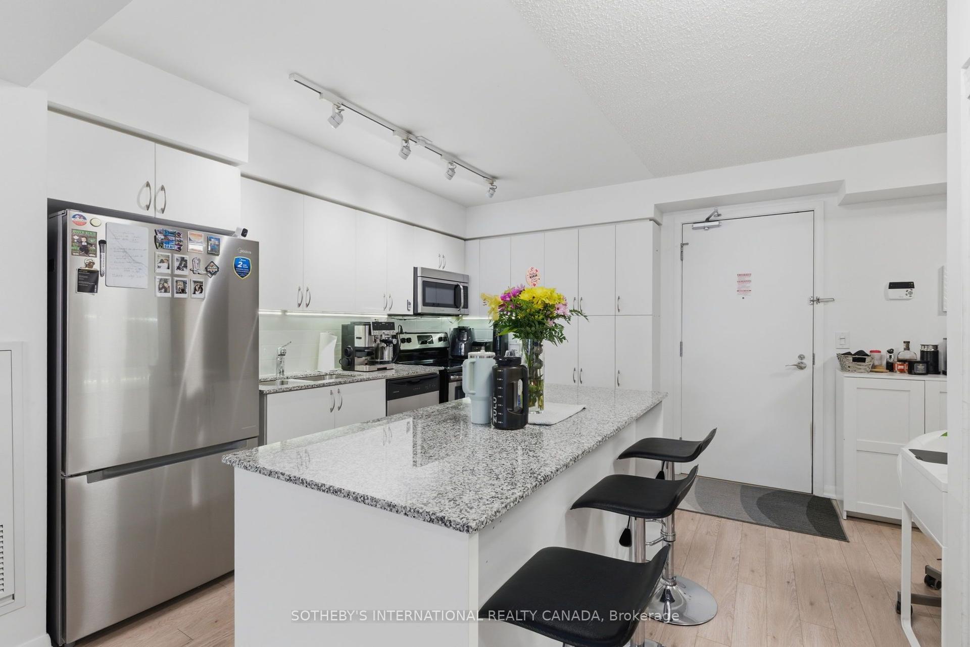 800 Lawrence Avenue W 304 #304 — photo 1