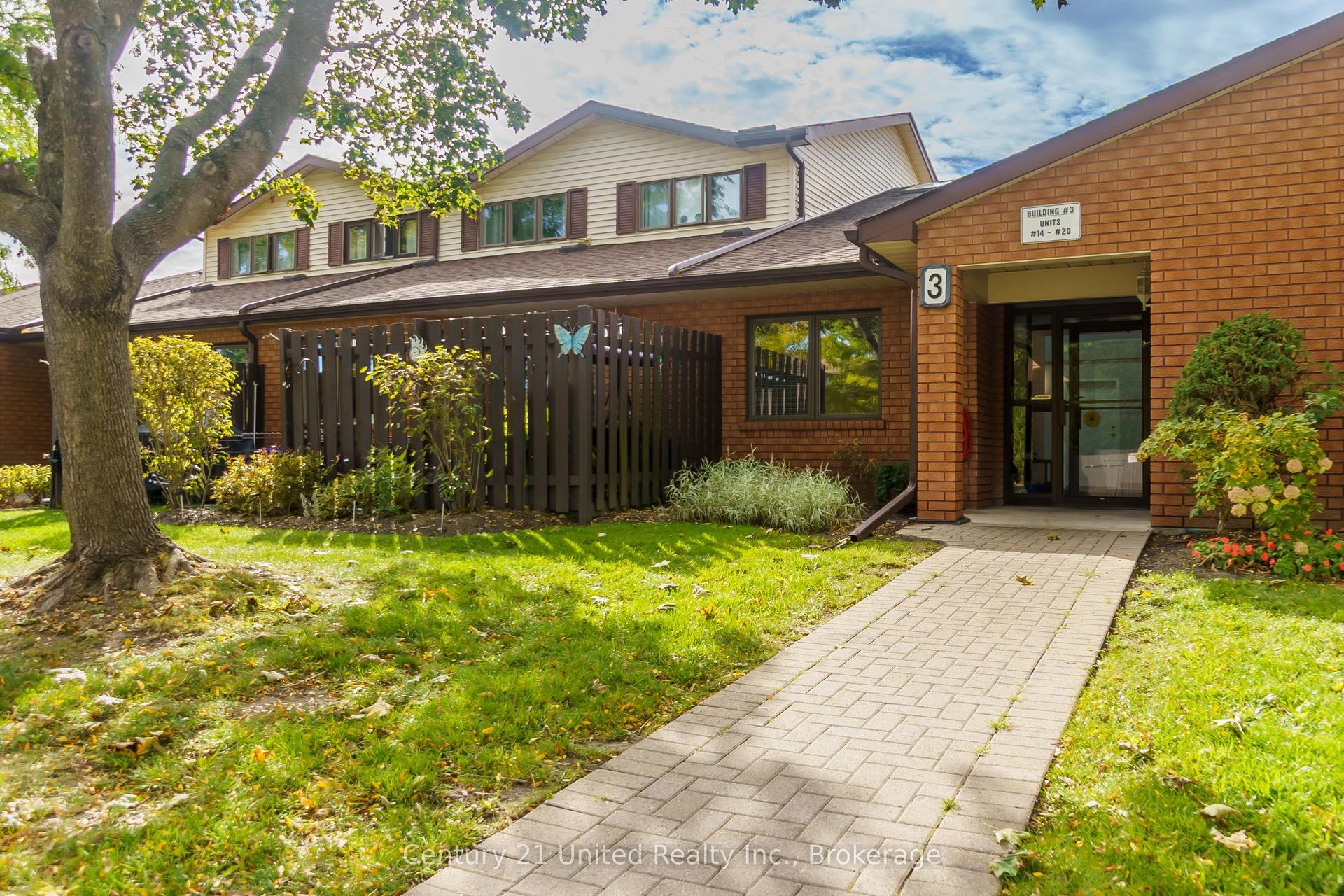 36 Champlain Crescent 15 #15, Peterborough — Condo Town for sale, photo 1