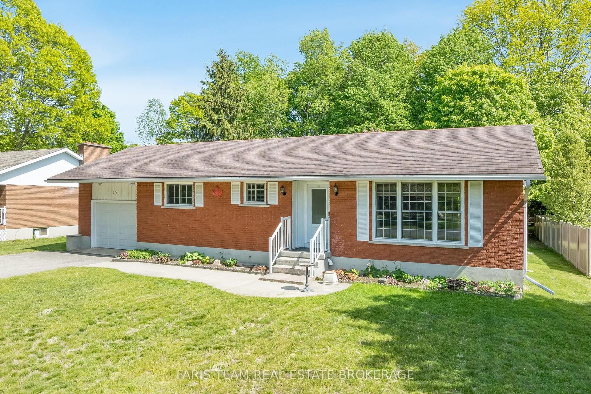 19 Maplegate Road — photo 1