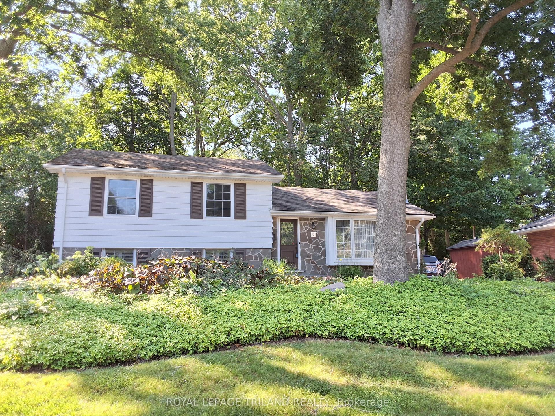 7 Briarhill Place, London East — Detached for sale, photo 1