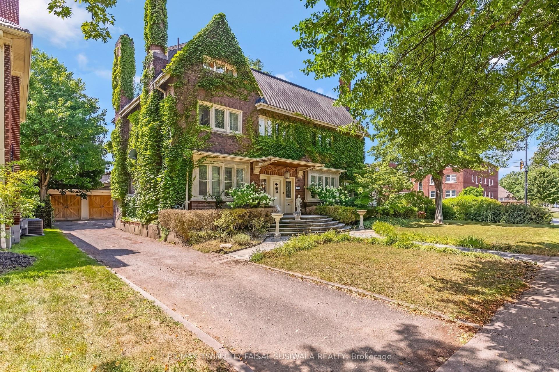 122 Dufferin Avenue, Brantford — Detached for sale, photo 1
