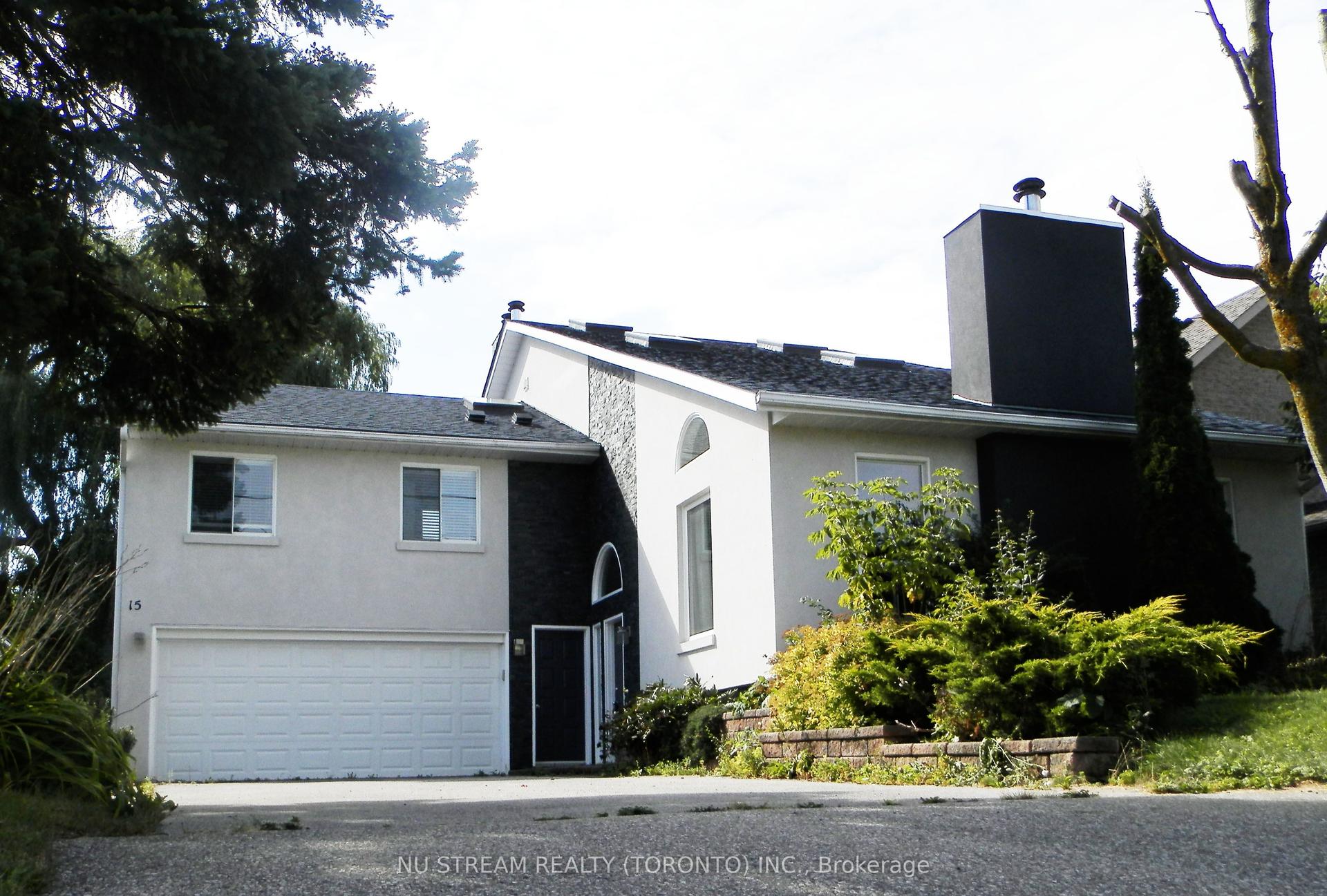 15 Bond Crescent, Richmond Hill — Detached for sale, photo 1
