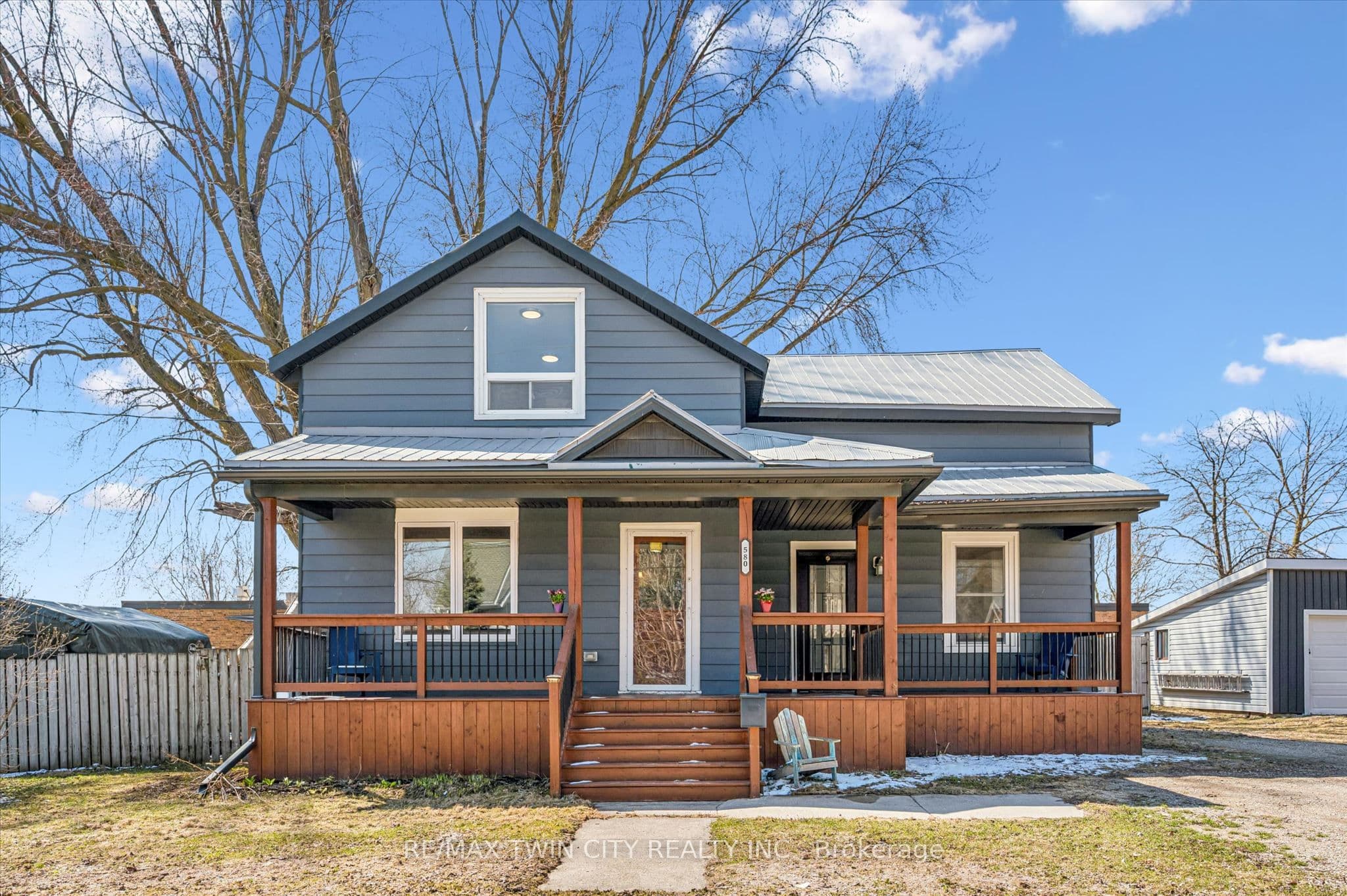 580 MAIN Street E — photo 1