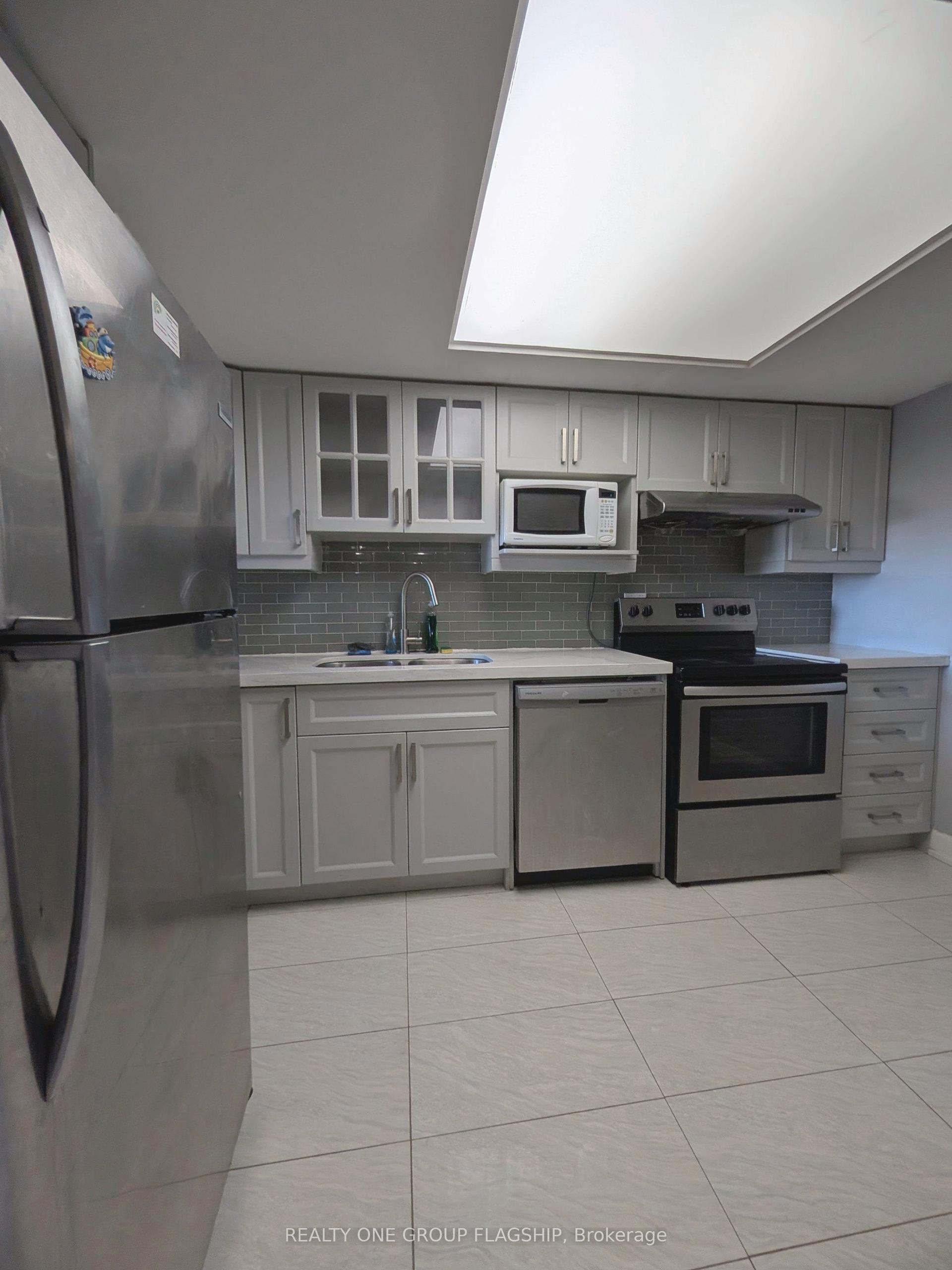 2460 Eglinton Avenue E 1010 #1010, Toronto — Condo for lease, photo 1