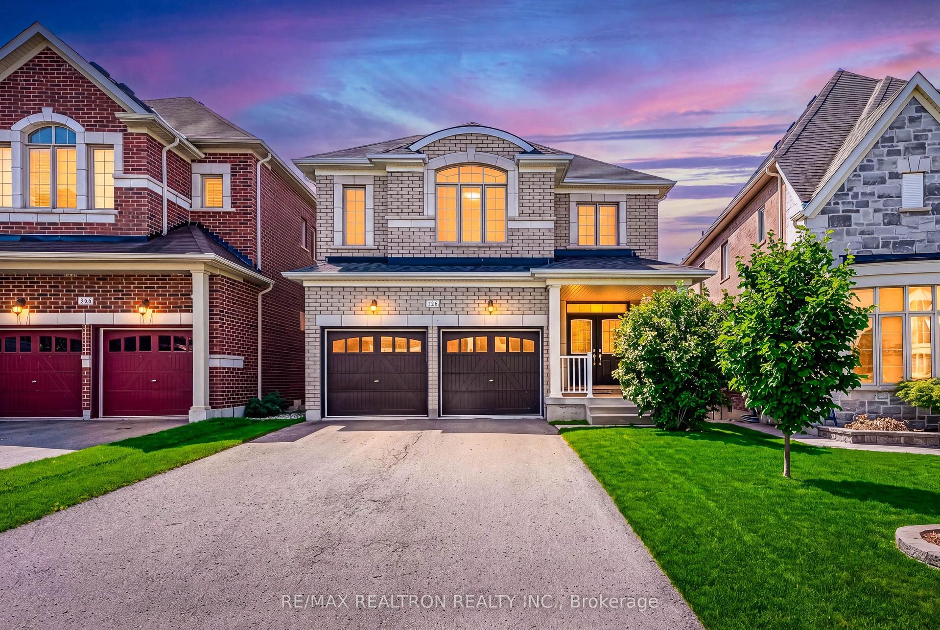 126 Crane Street, Aurora — Detached for sale, photo 1