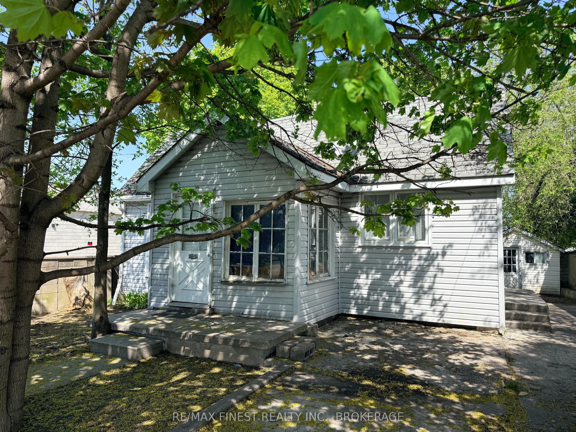 951 Division Street — photo 1