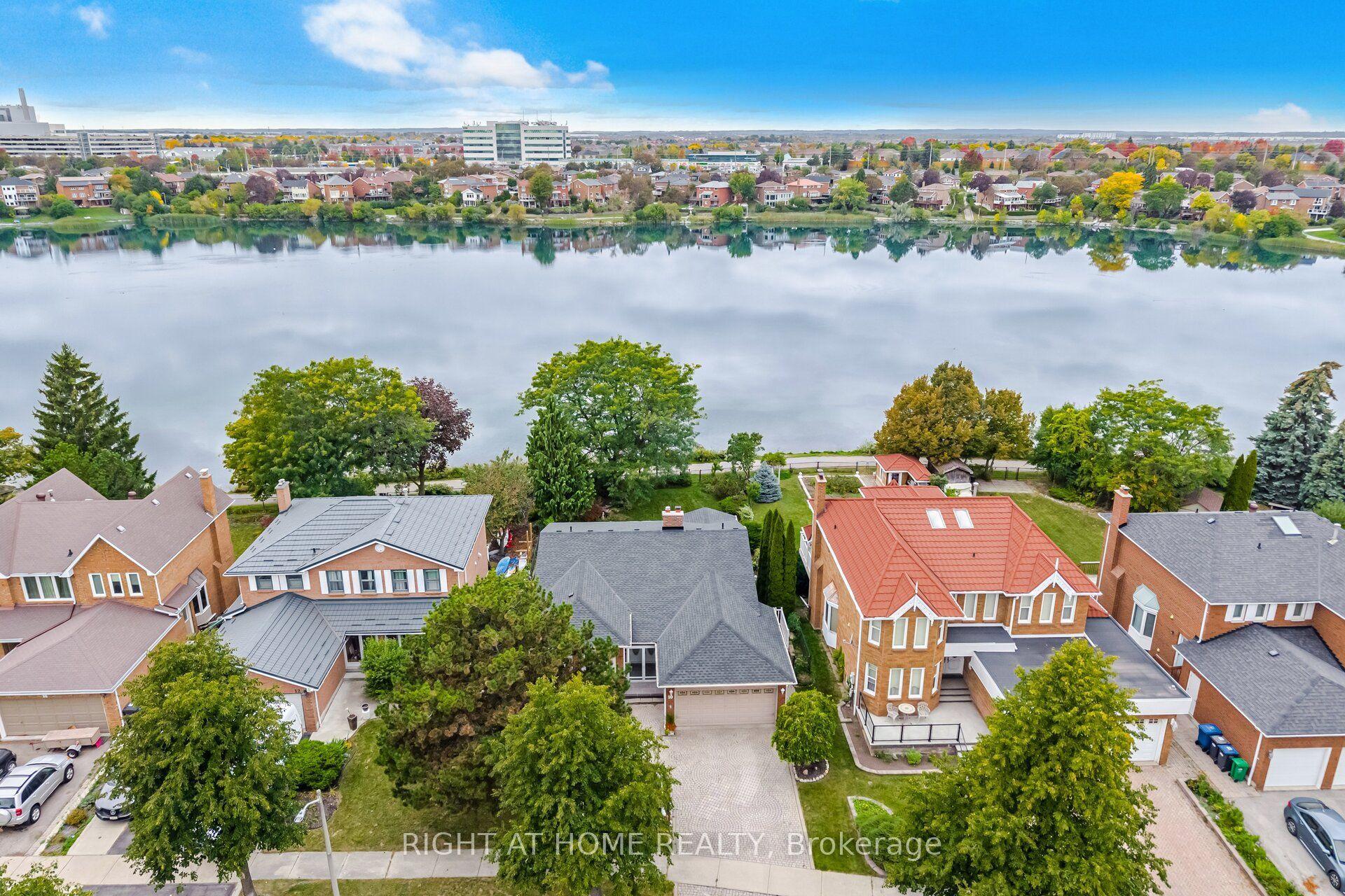 10 Piccolo Wood, Brampton — Detached for sale, photo 1