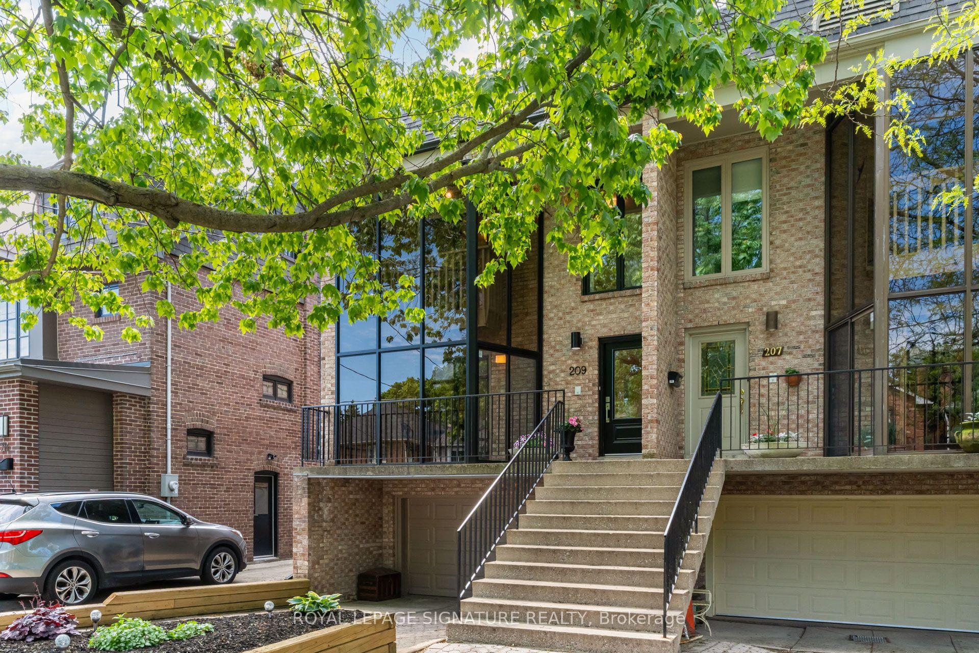 209 Ranleigh Avenue — photo 1