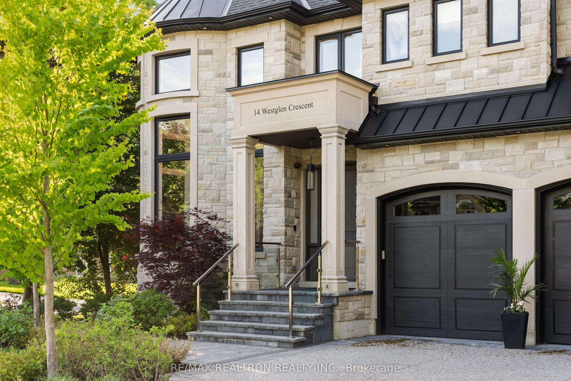 14 Westglen Crescent — photo 1