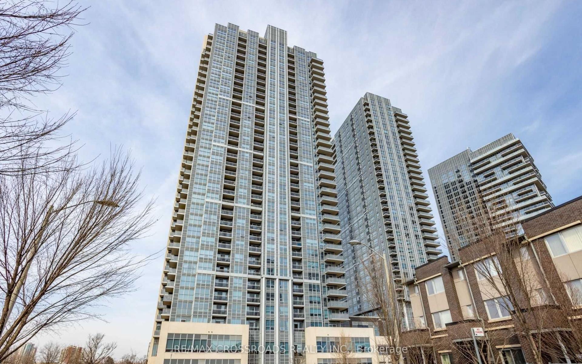 275 Village Green Square 525 #525 — photo 1