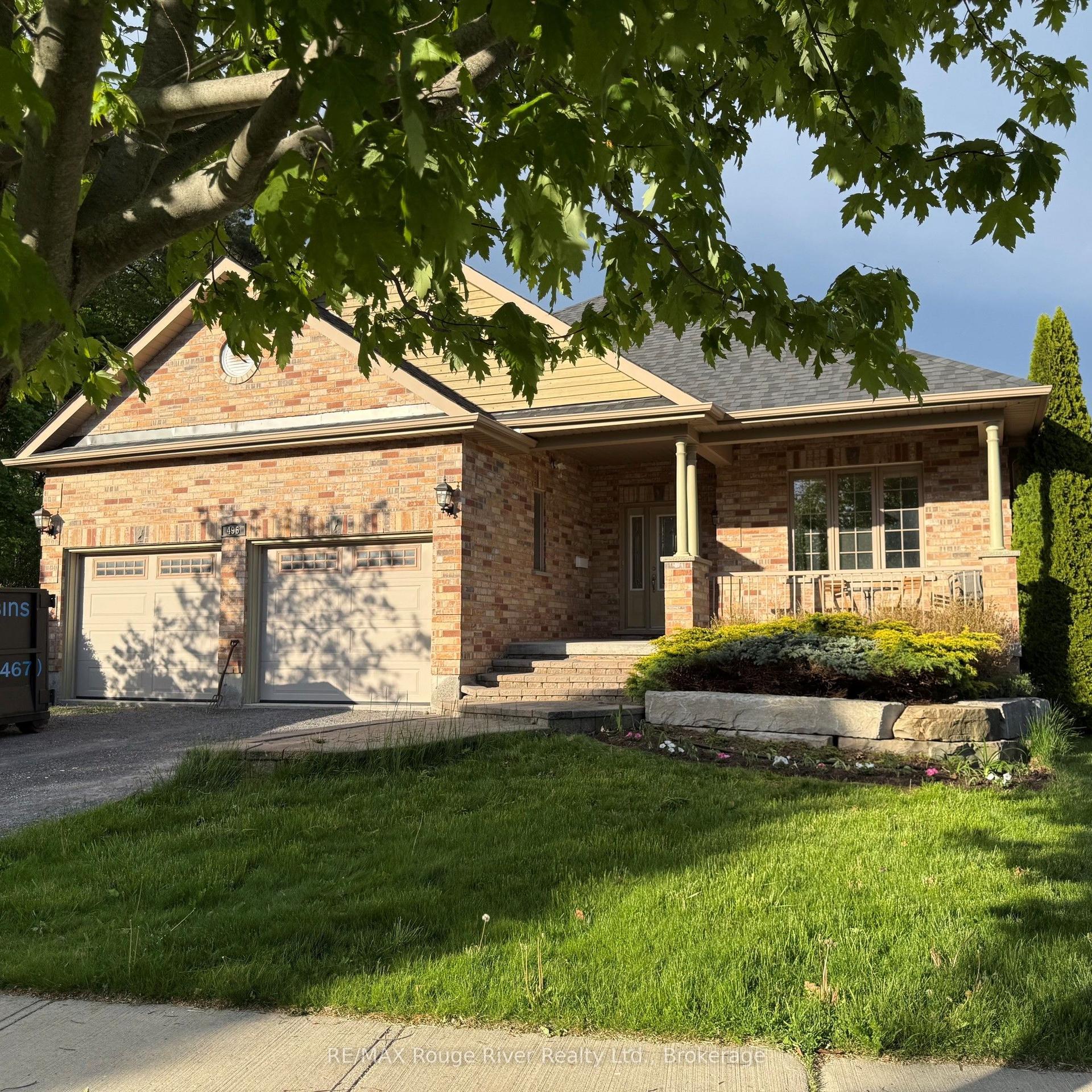 496 FOOTE Crescent — photo 1