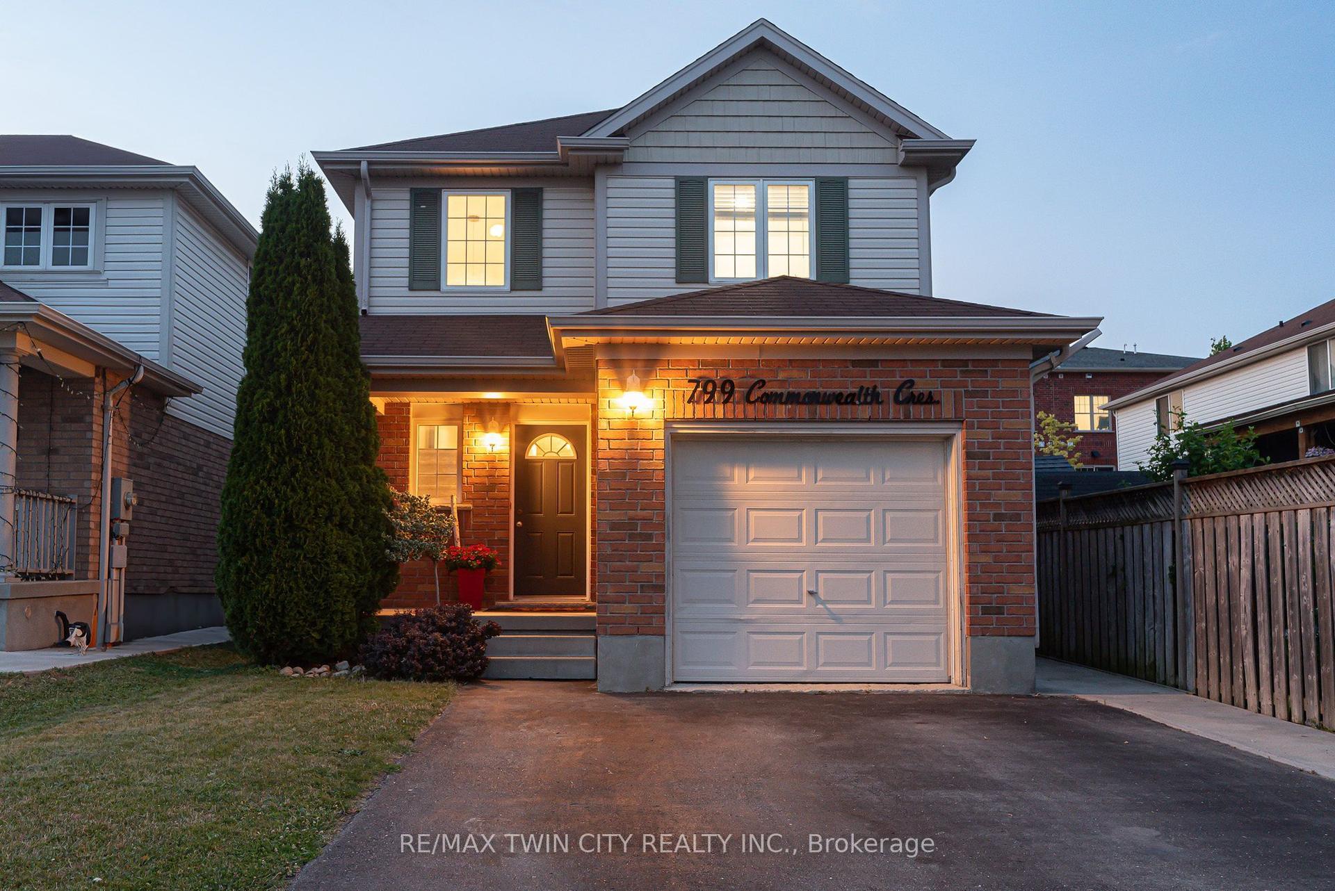799 Commonwealth Crescent, Kitchener — Detached for sale, photo 1