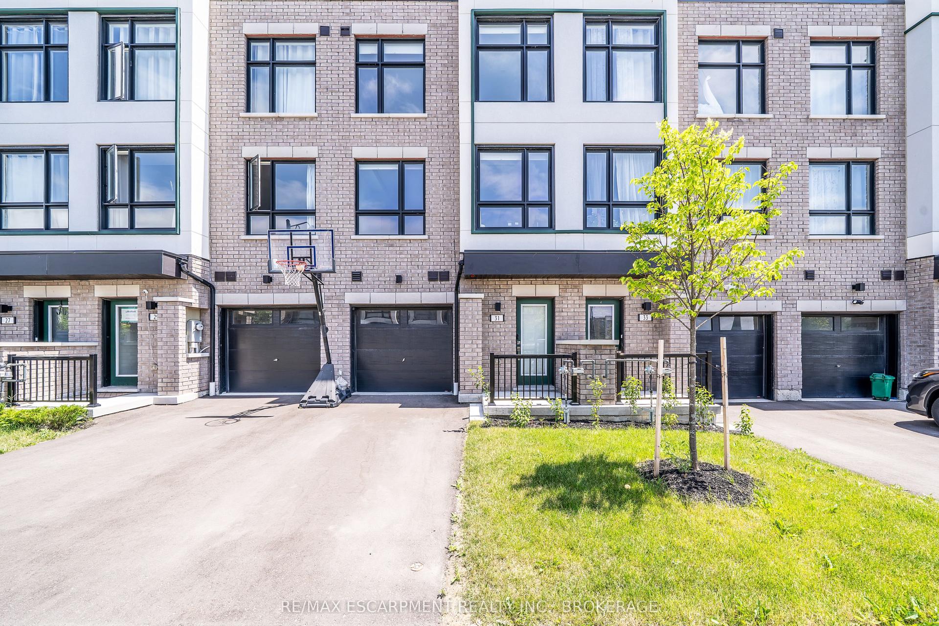 31 Pegler Street, Ajax — Townhouse for sale, photo 1
