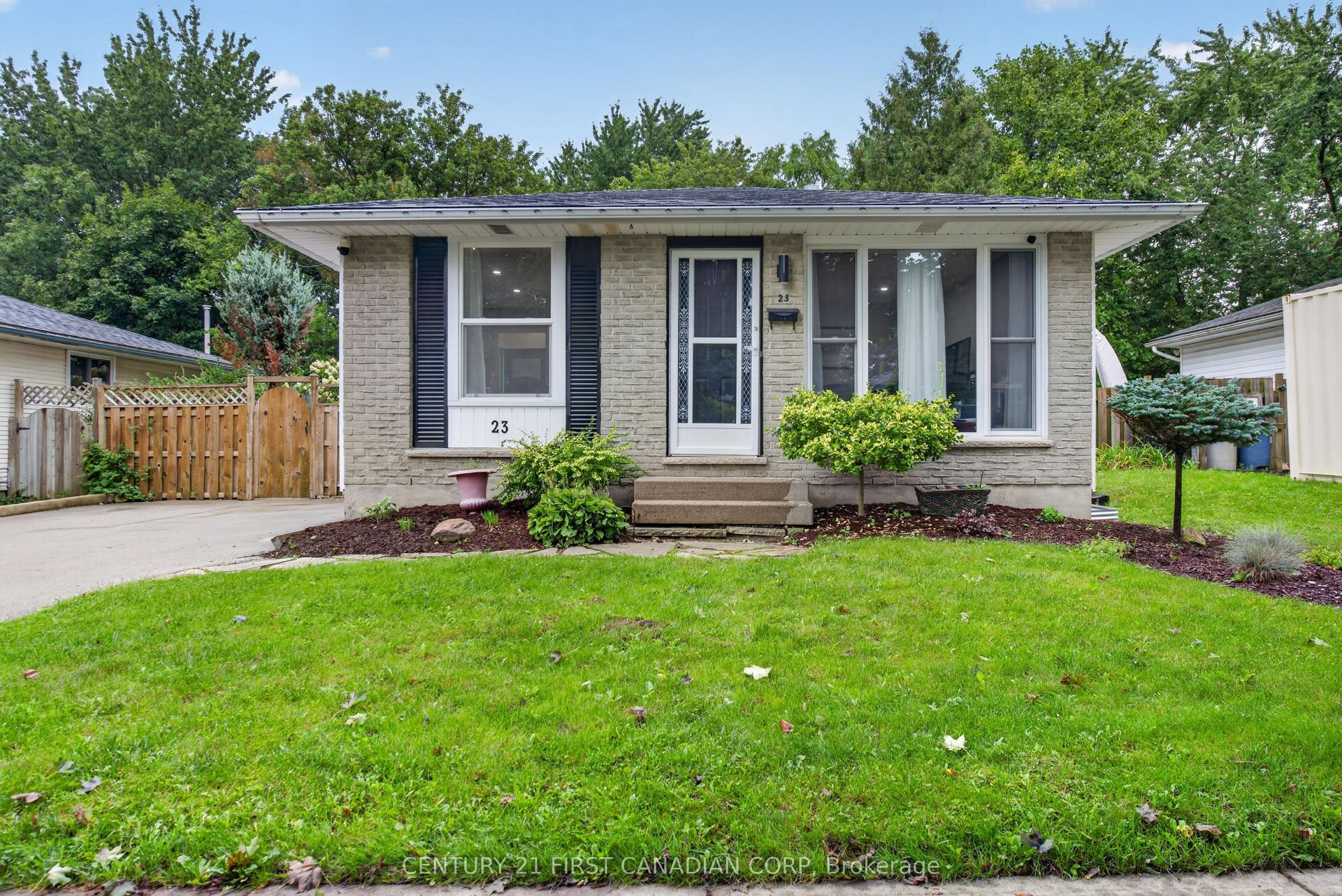 23 Brunswick Avenue, London North — Detached for sale, photo 1
