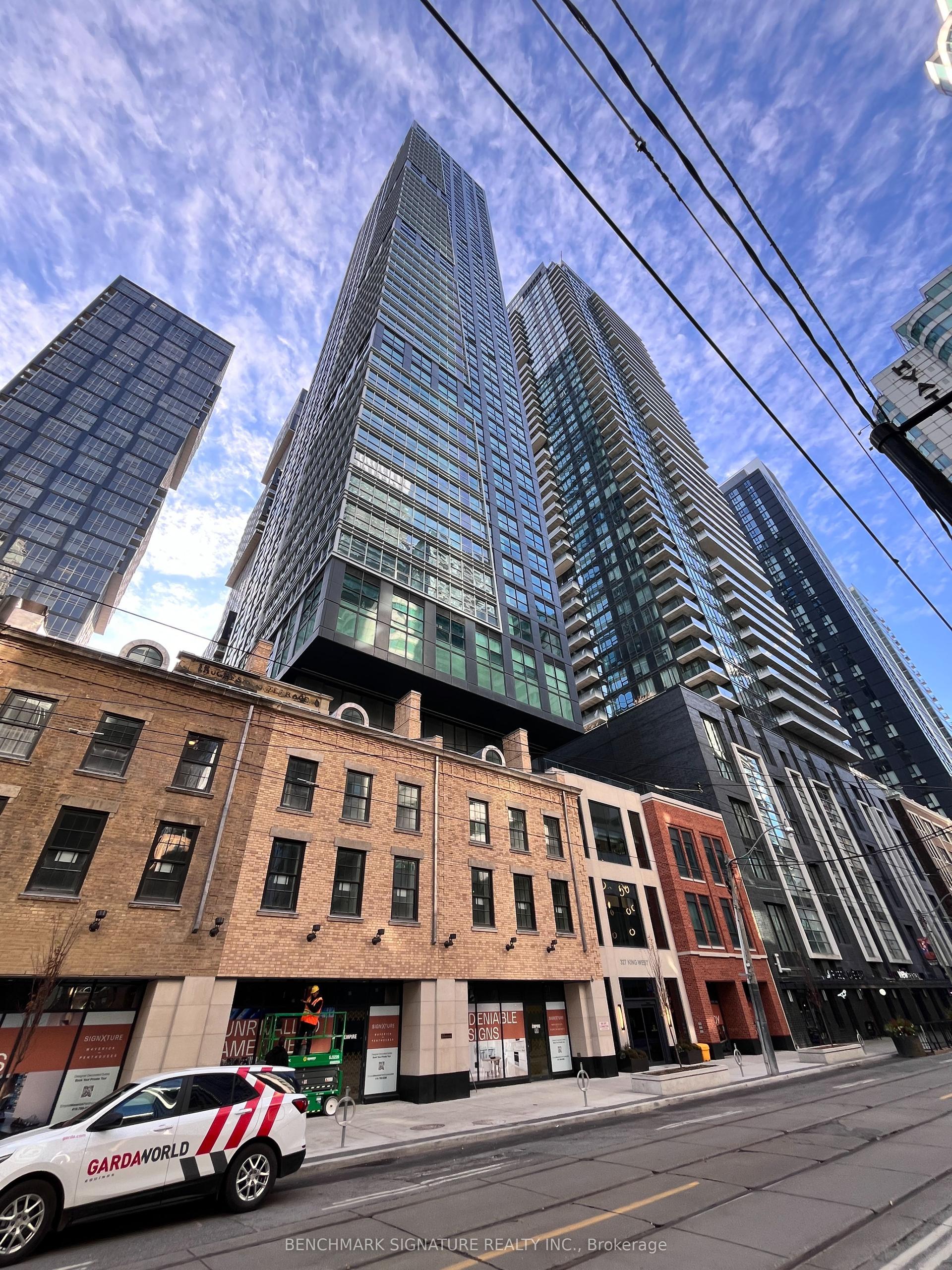 327 King Street W 3504 #3504 — photo 1