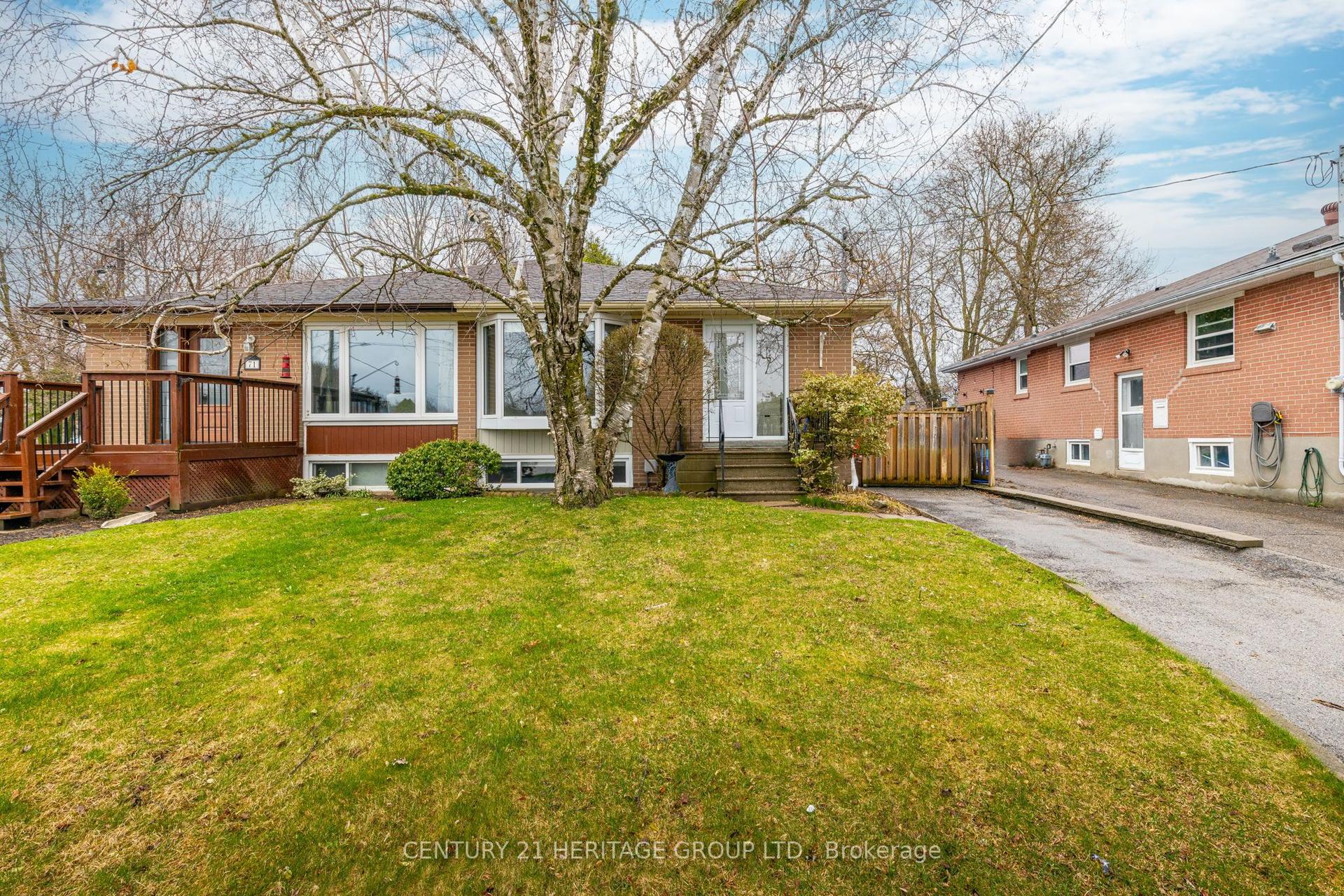 69 Lindsay Avenue — photo 1