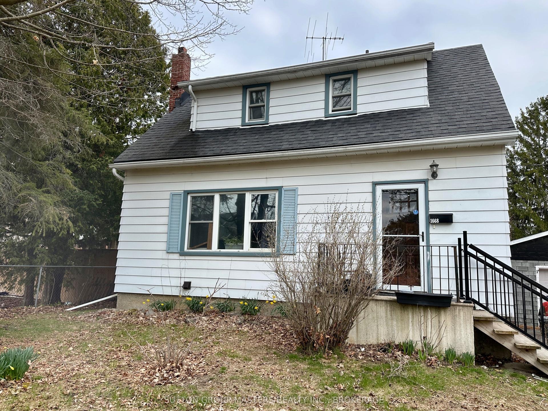 1668 Victoria Street — photo 1