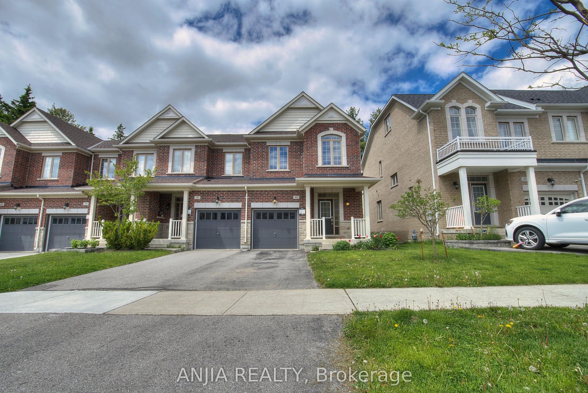 80 Radial Drive E, Aurora — Townhouse for lease, photo 1