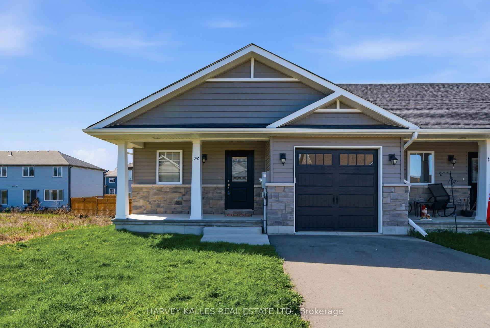 125 Farrington Crescent — photo 1