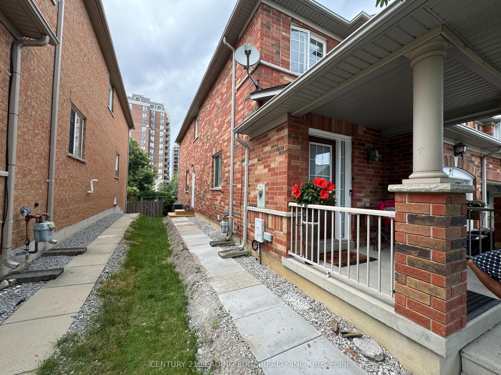 97 Revelstoke Crescent Basement #Basement, Richmond Hill — Townhouse for lease, photo 1