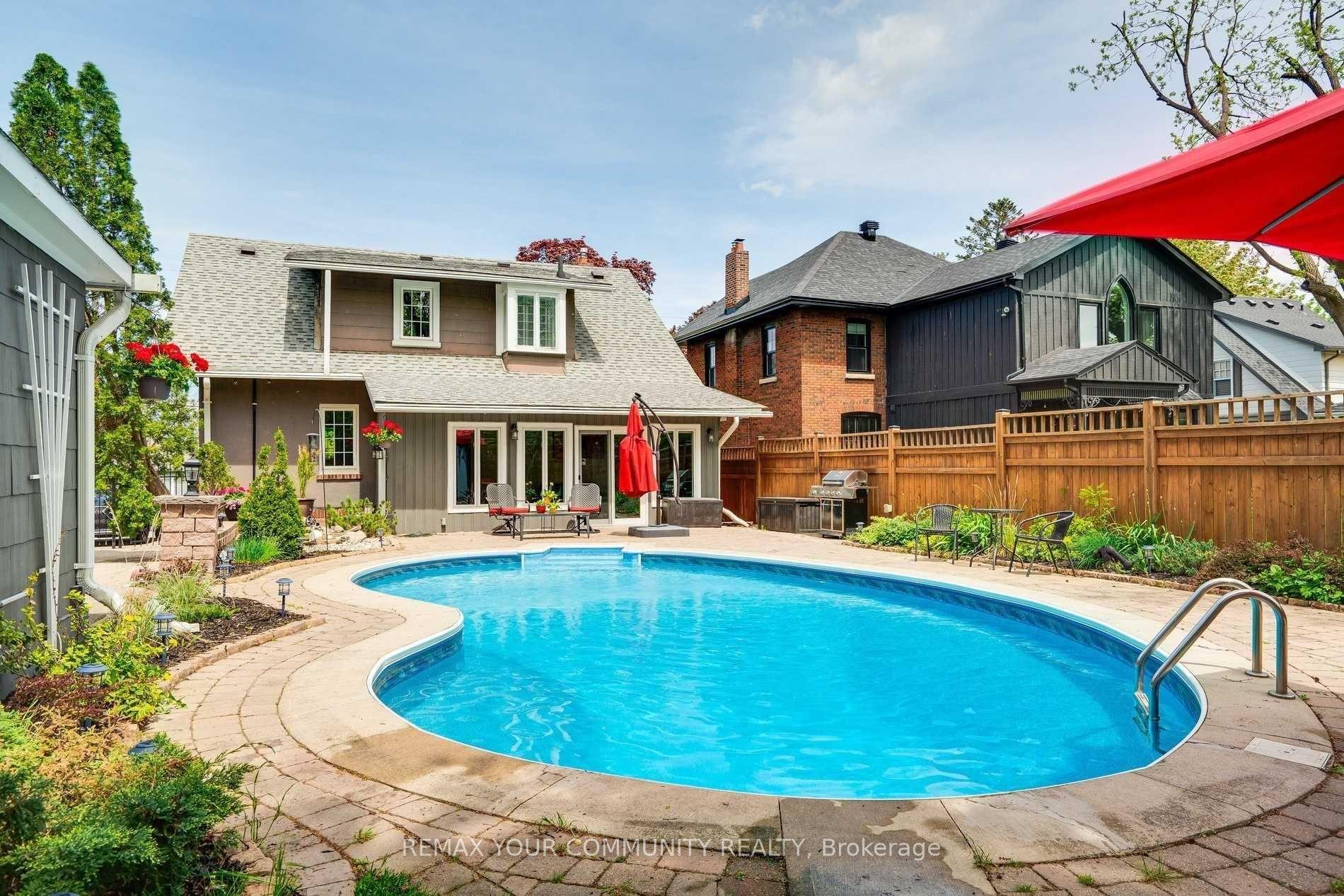 19 Mark Street, Aurora — Detached for sale, photo 1